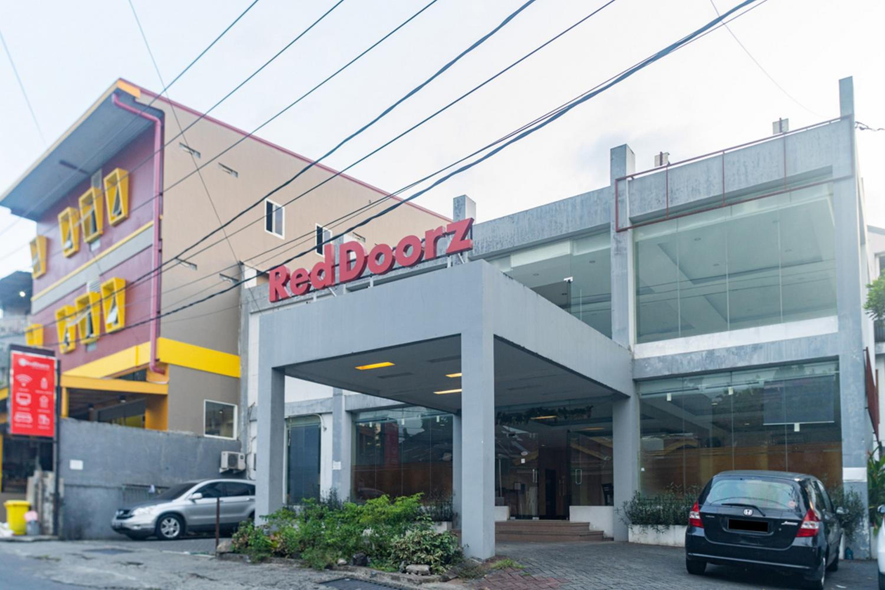 RedDoorz near Bahu Mall Manado view 2