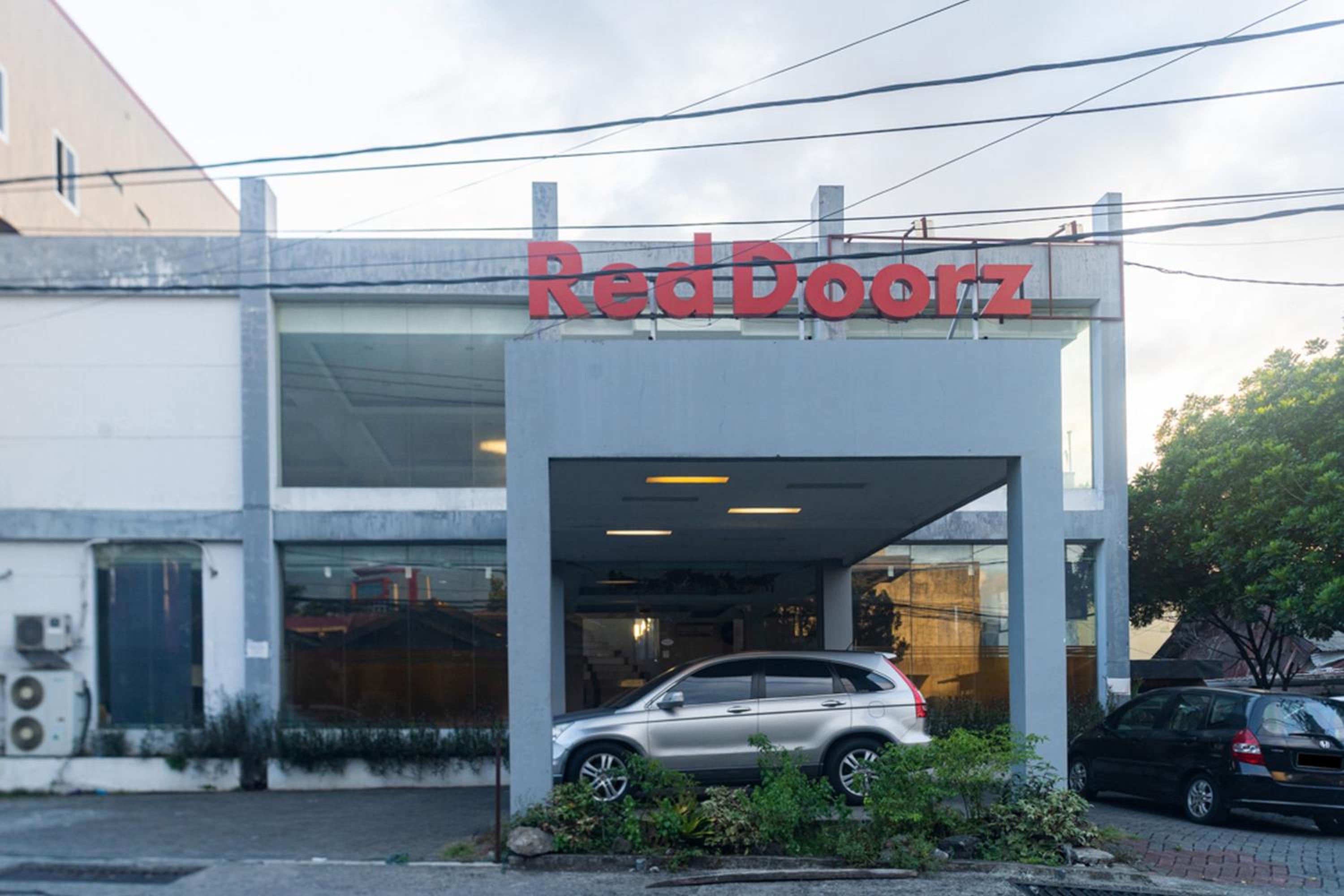 RedDoorz near Bahu Mall Manado view 3