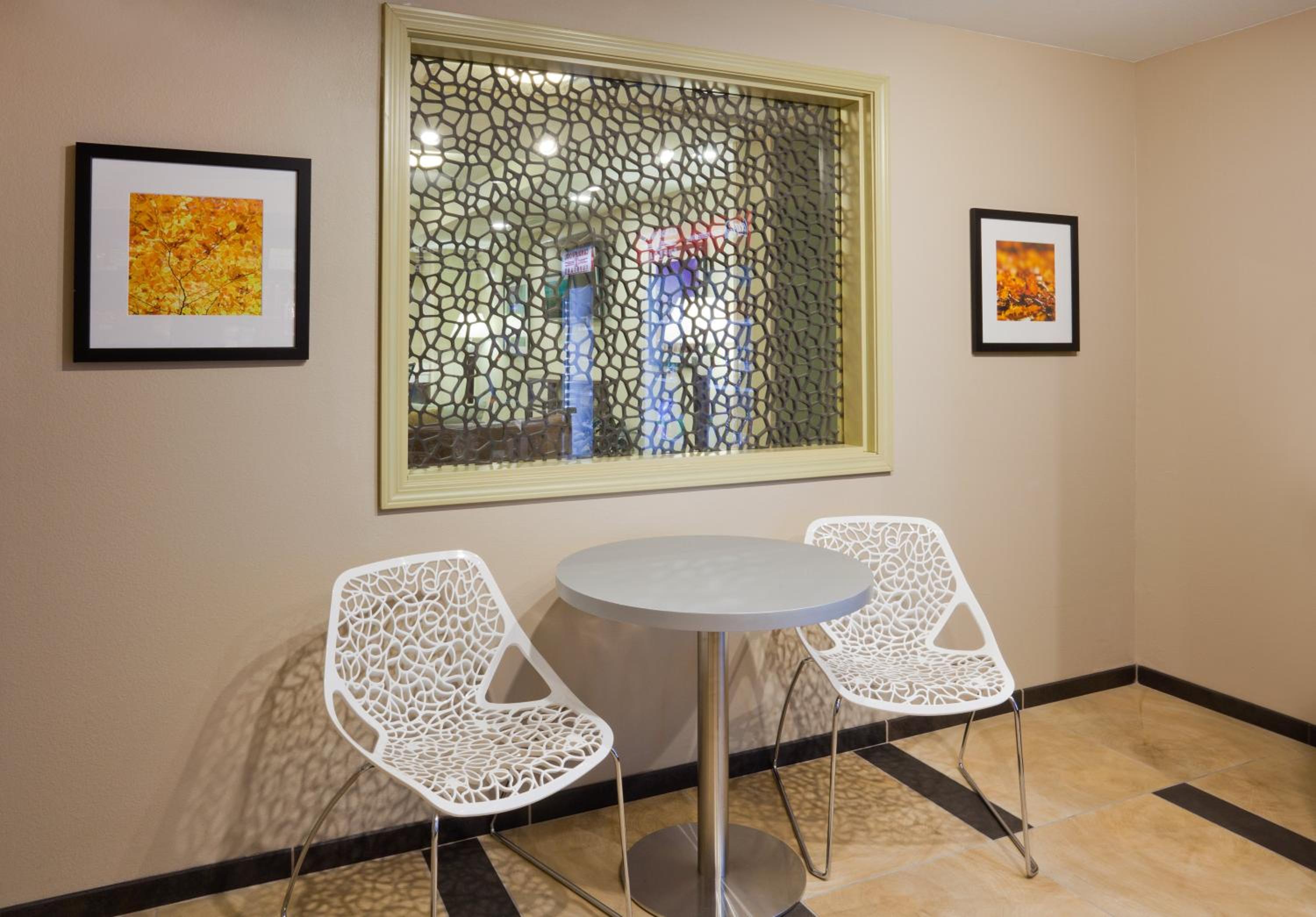 Dickinson Vacations - Candlewood Suites Dickinson, an IHG Hotel - Property Image 26