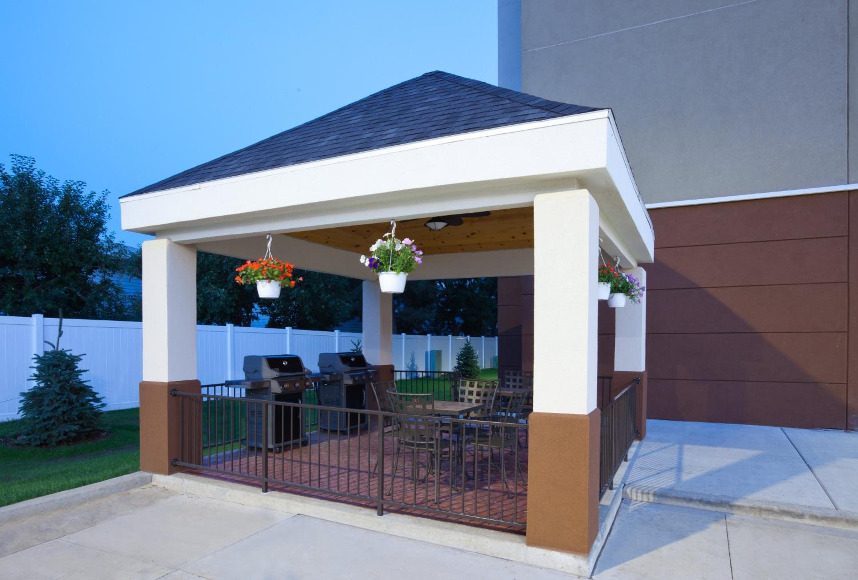 Dickinson Vacations - Candlewood Suites Dickinson, an IHG Hotel - Property Image 19