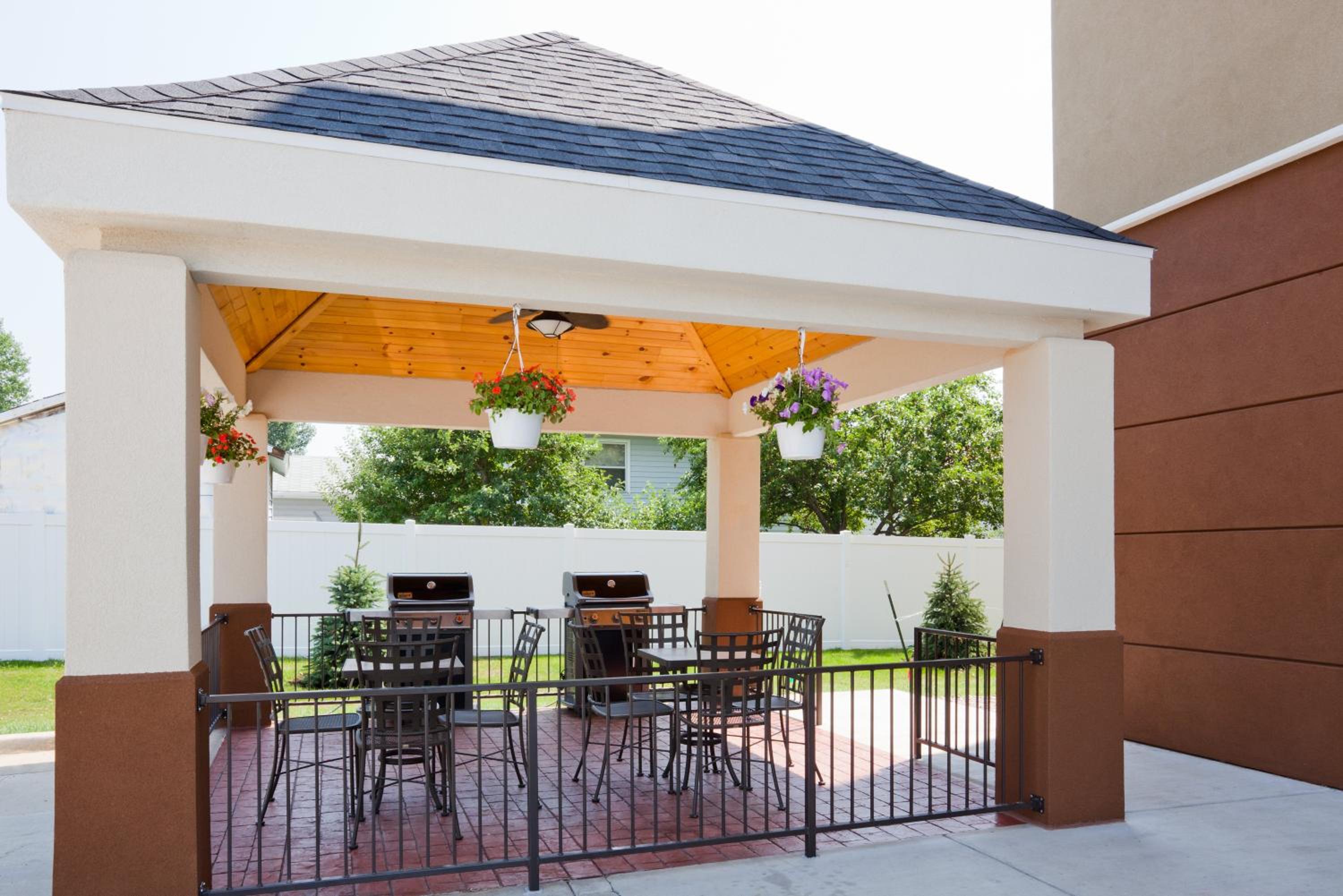 Dickinson Vacations - Candlewood Suites Dickinson, an IHG Hotel - Property Image 11