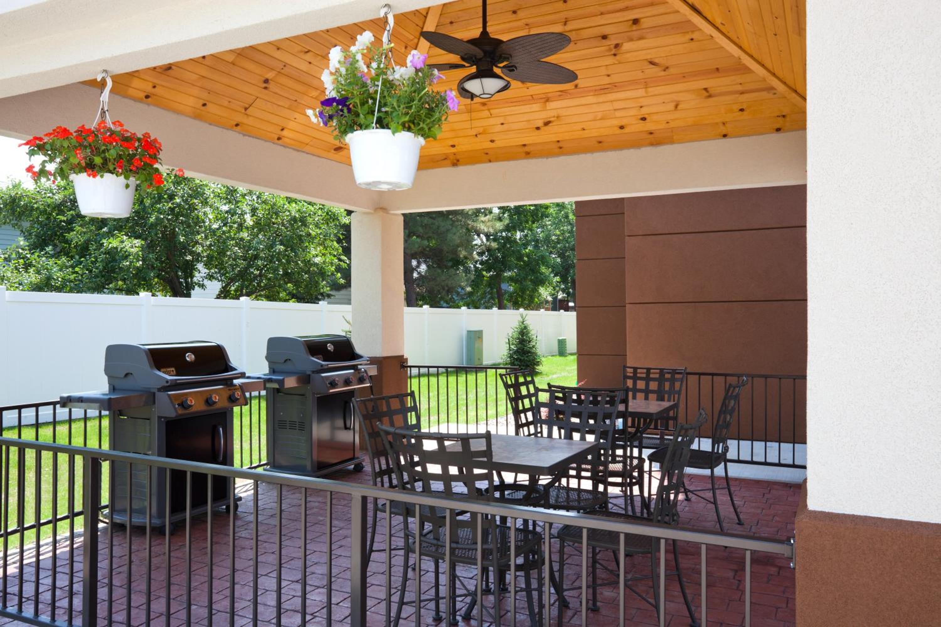 Dickinson Vacations - Candlewood Suites Dickinson, an IHG Hotel - Property Image 36