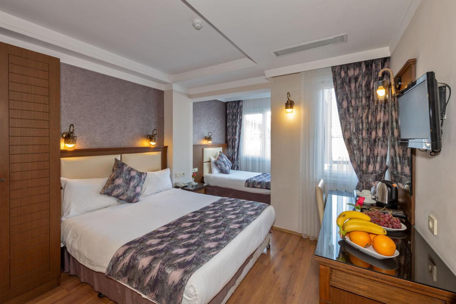 Aristocrat Hotel - Image 36