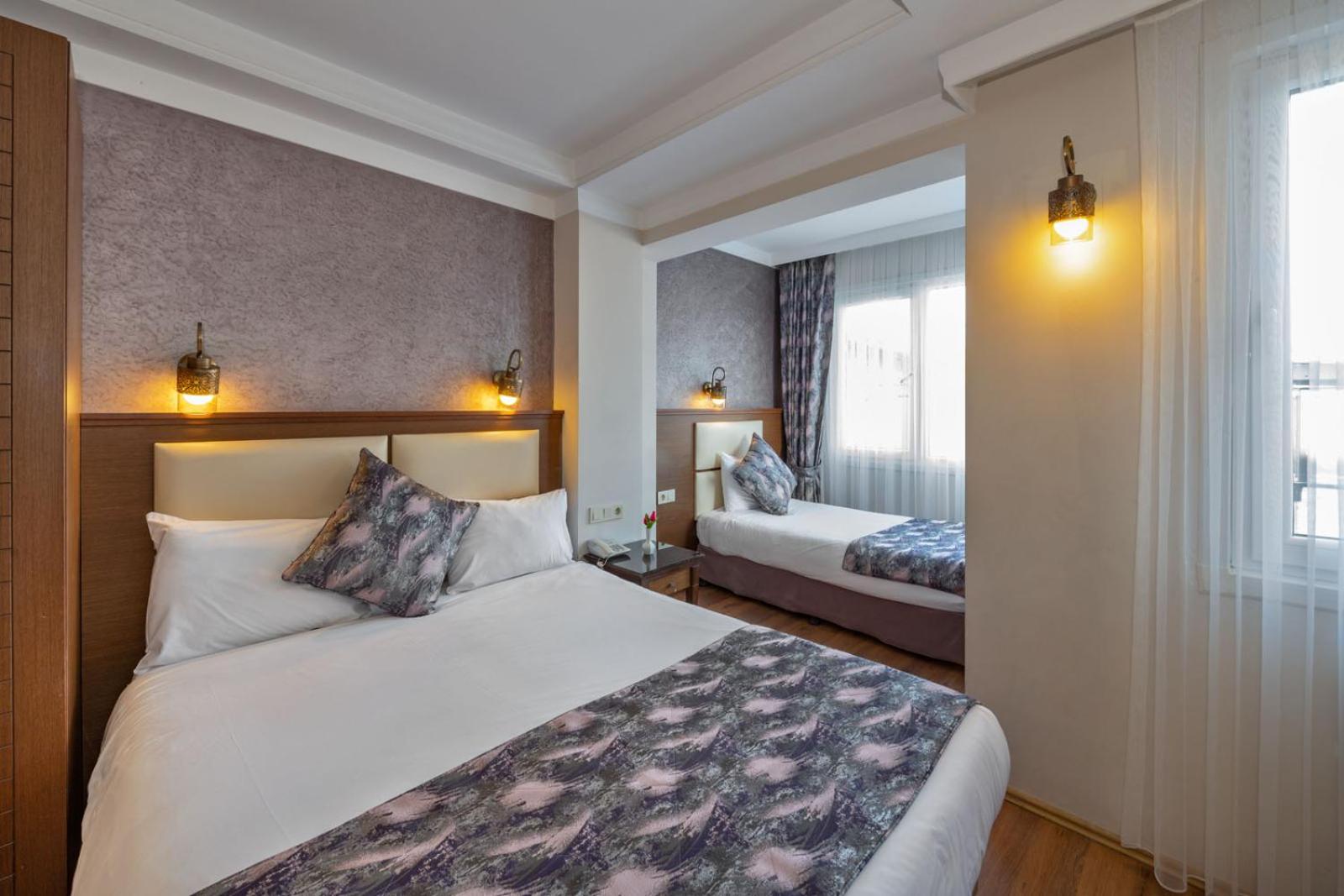 Aristocrat Hotel - Image 32