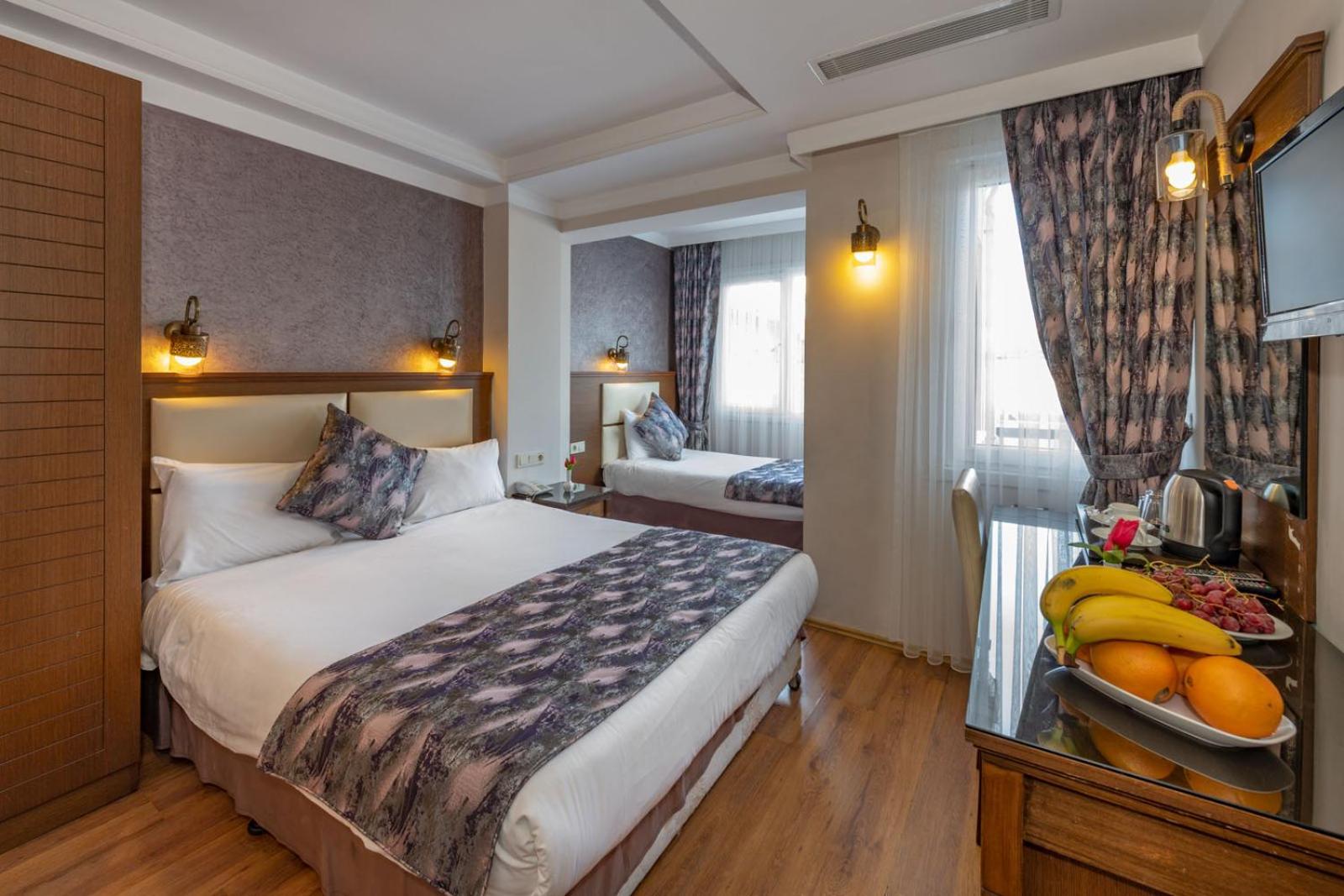 Aristocrat Hotel - Image 22