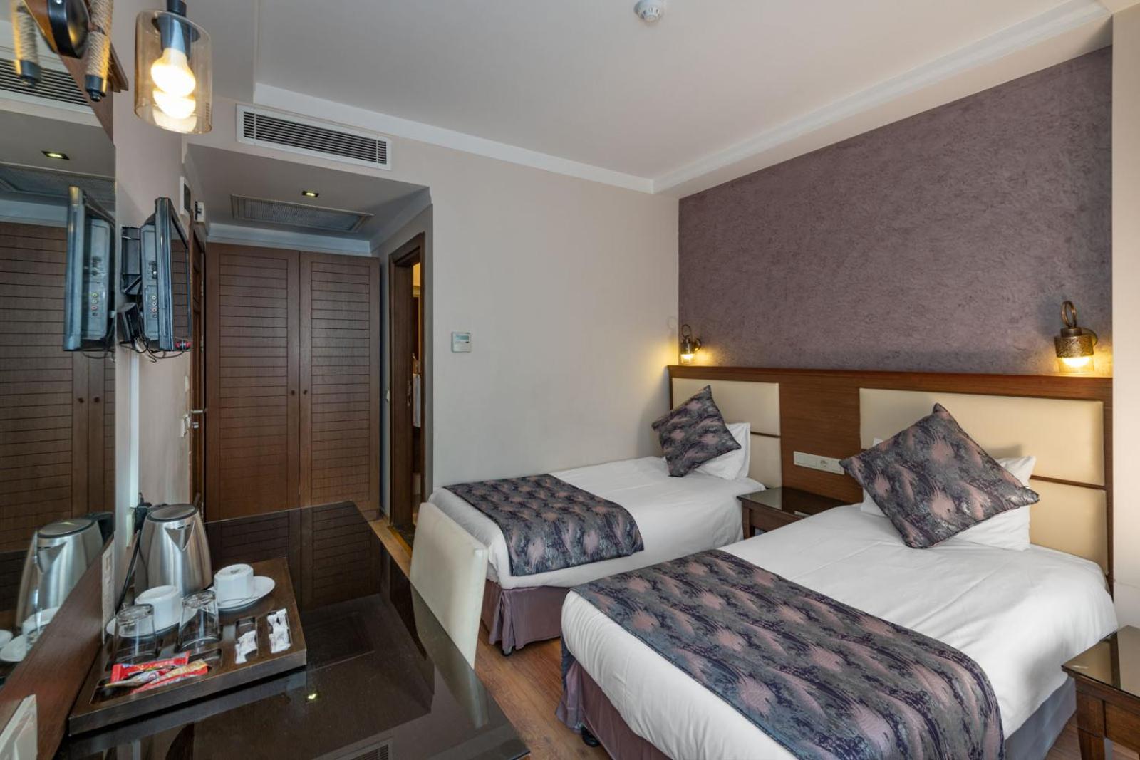 Aristocrat Hotel - Image 6