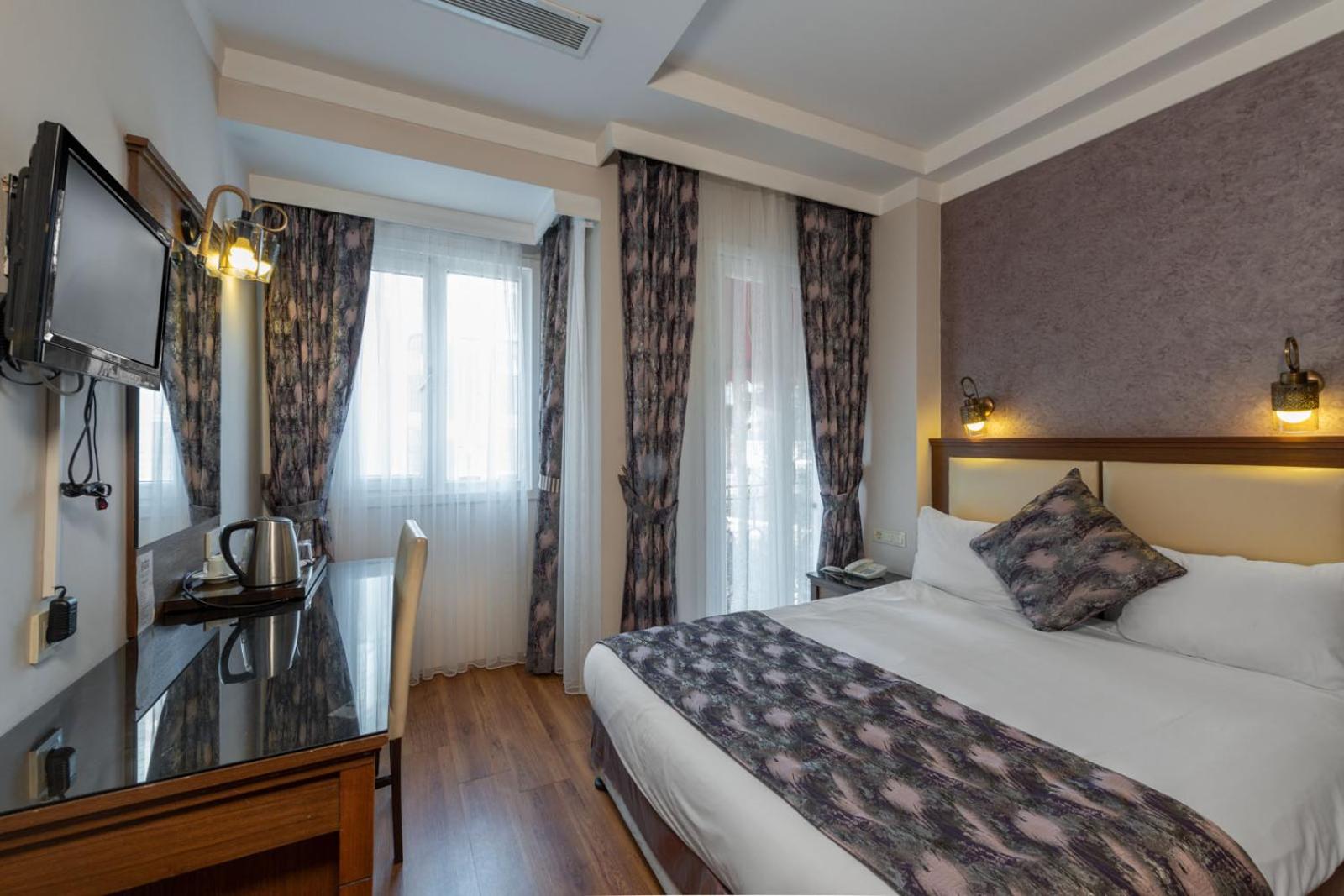 Aristocrat Hotel - Image 59