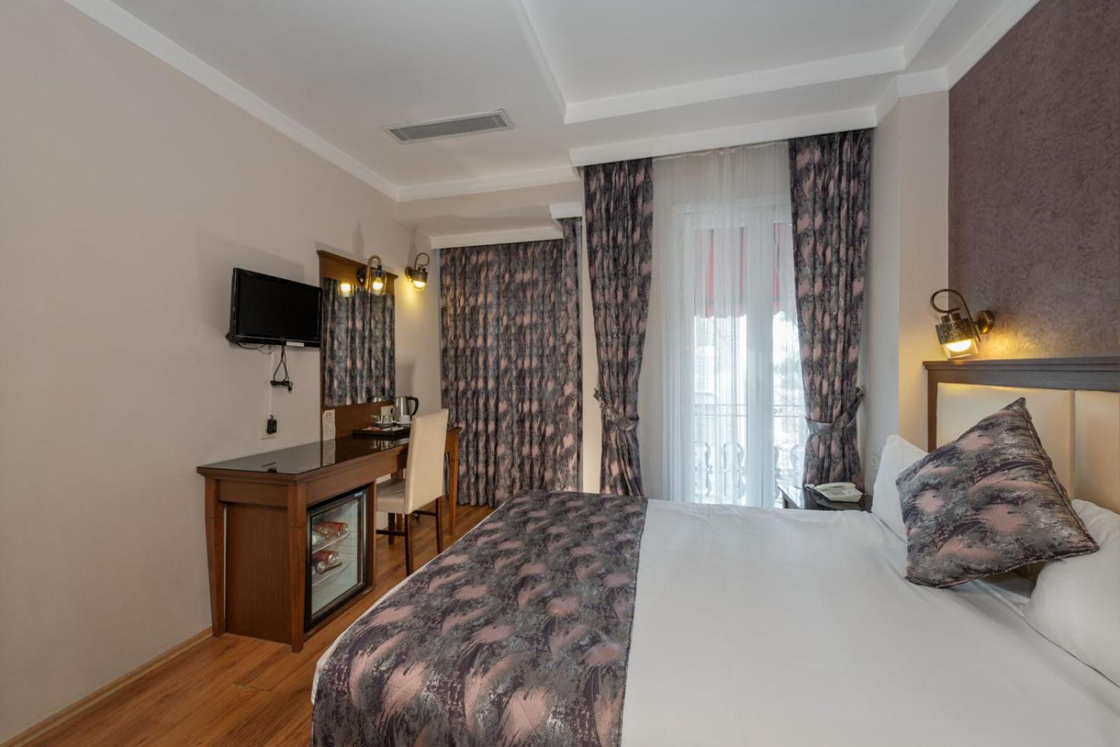 Aristocrat Hotel - Image 58