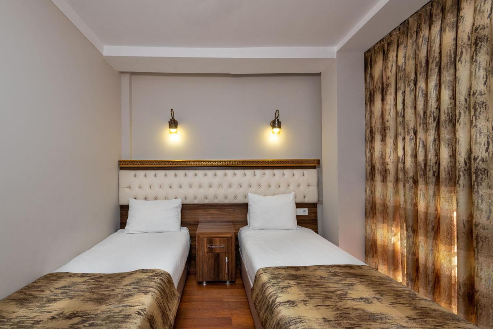 Aristocrat Hotel - Image 60