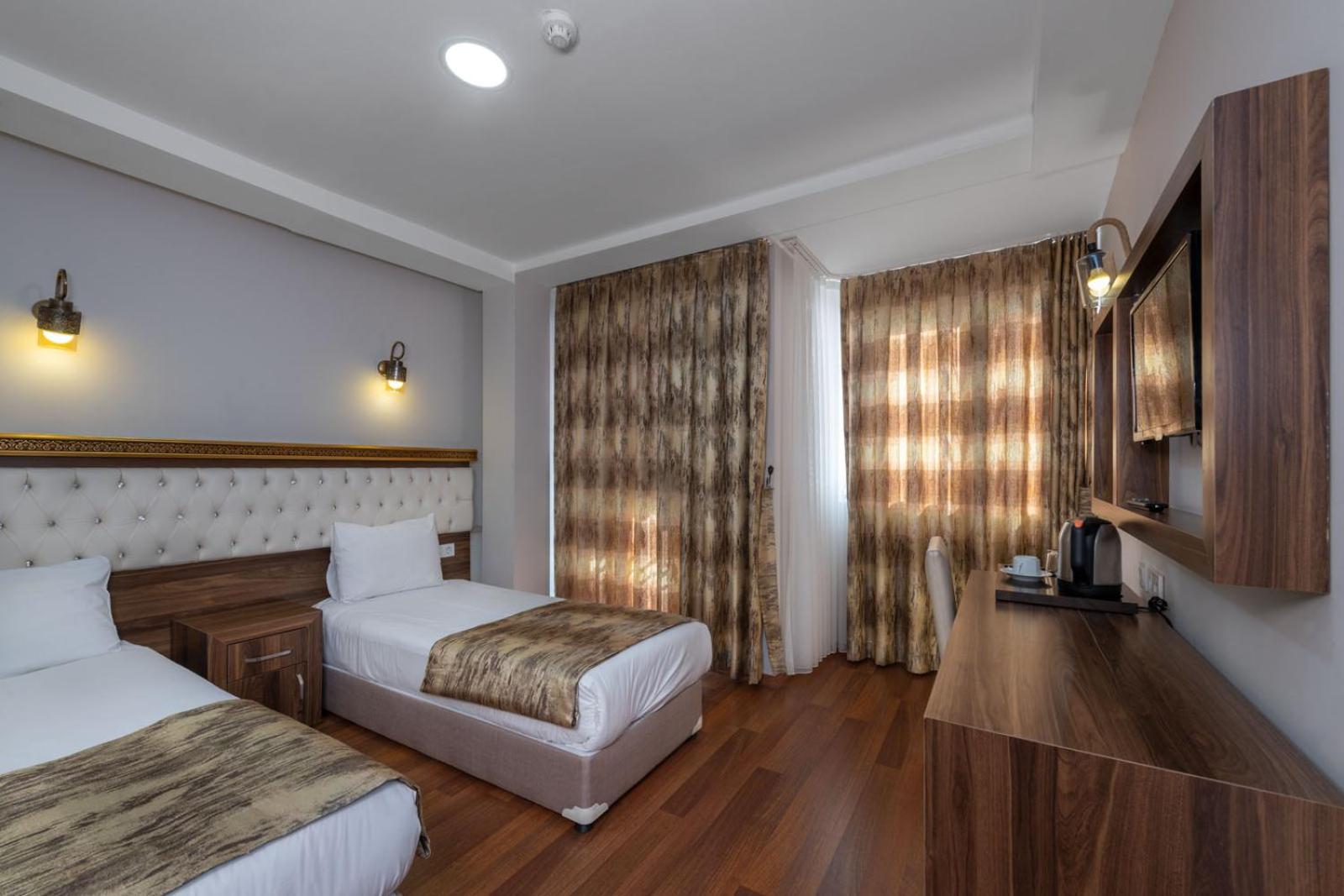 Aristocrat Hotel - Image 54