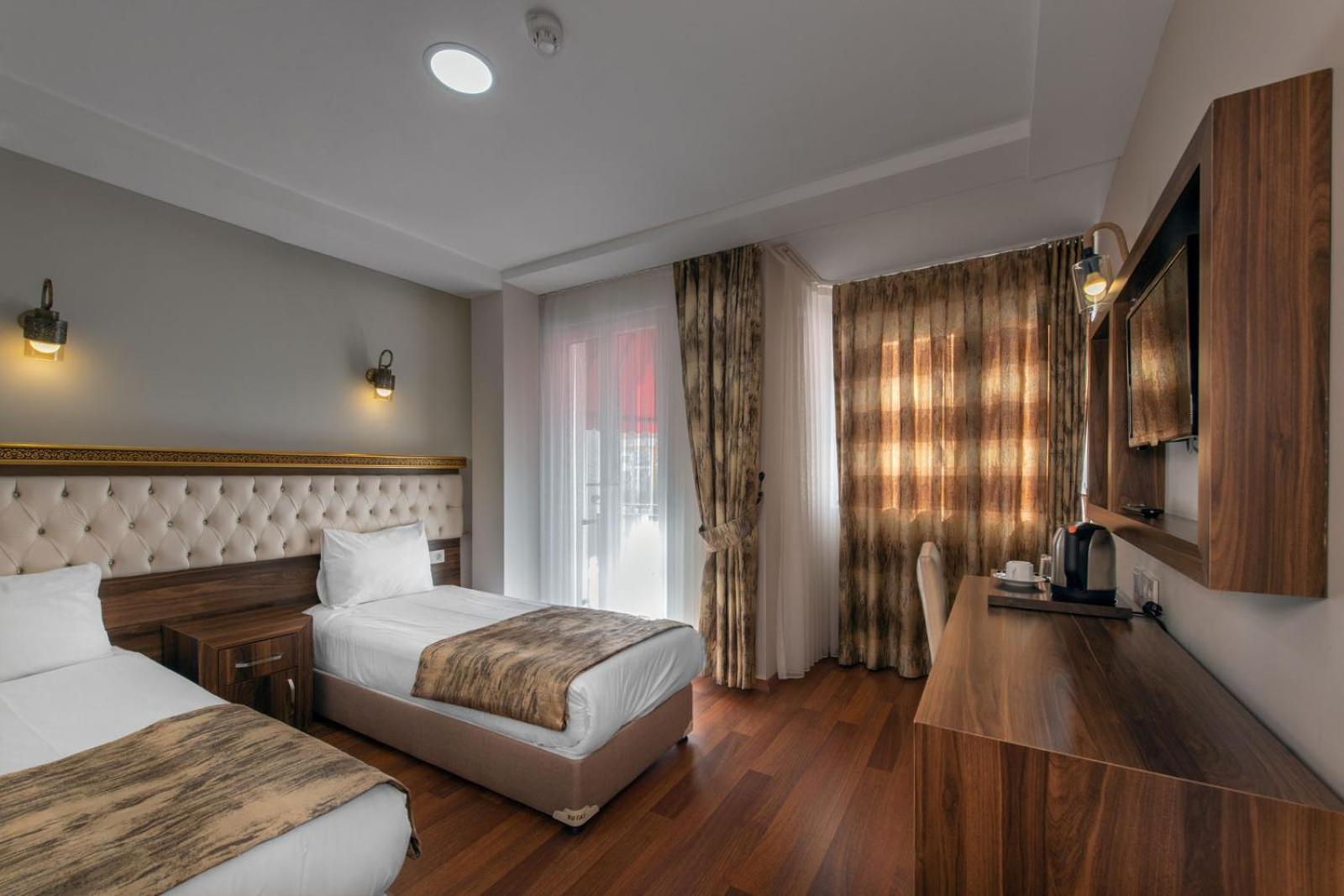 Aristocrat Hotel - Image 23