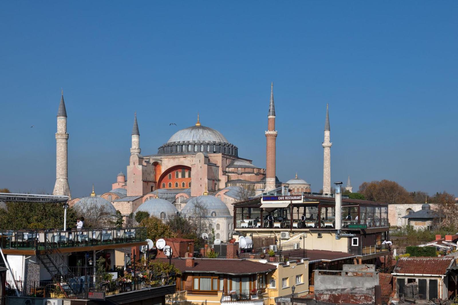 Aristocrat Hotel - Image 33