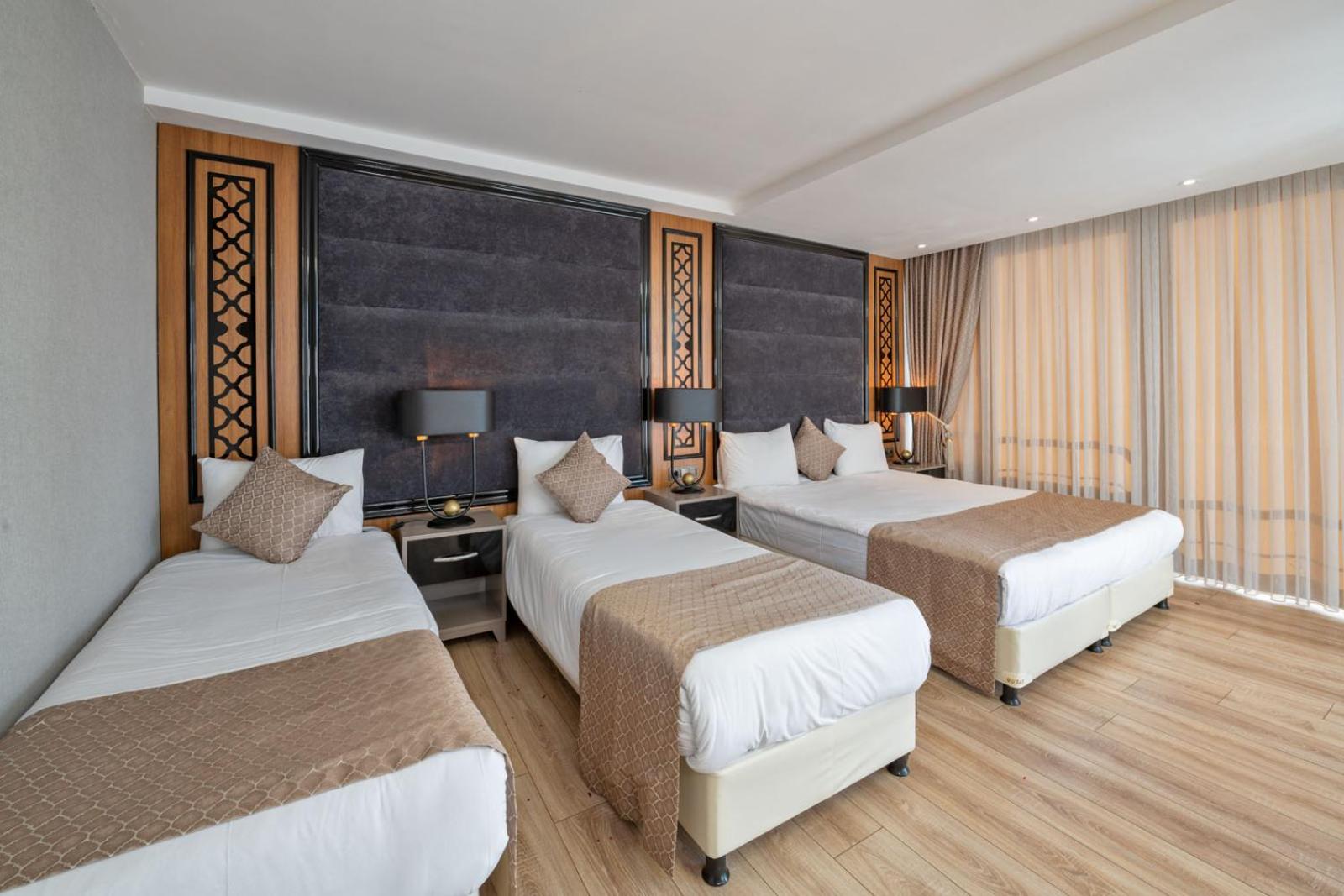 Aristocrat Hotel - Image 49