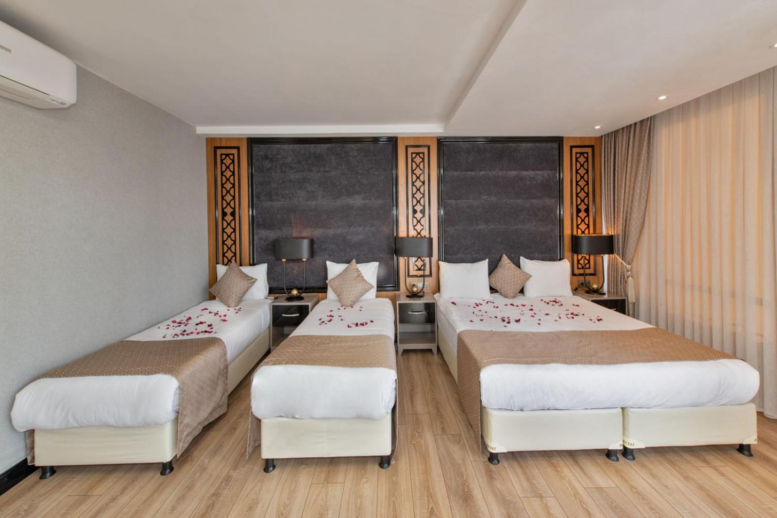 Aristocrat Hotel - Image 19