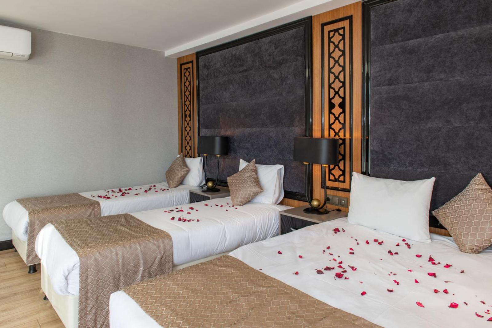 Aristocrat Hotel - Image 45