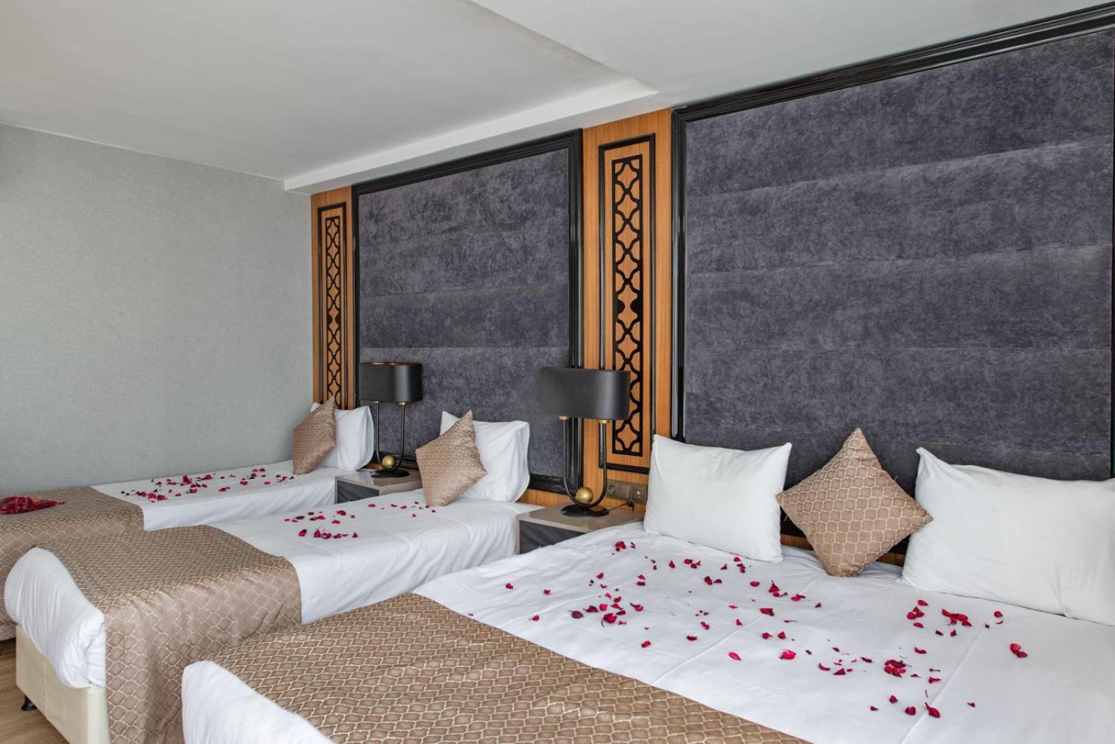 Aristocrat Hotel - Image 43