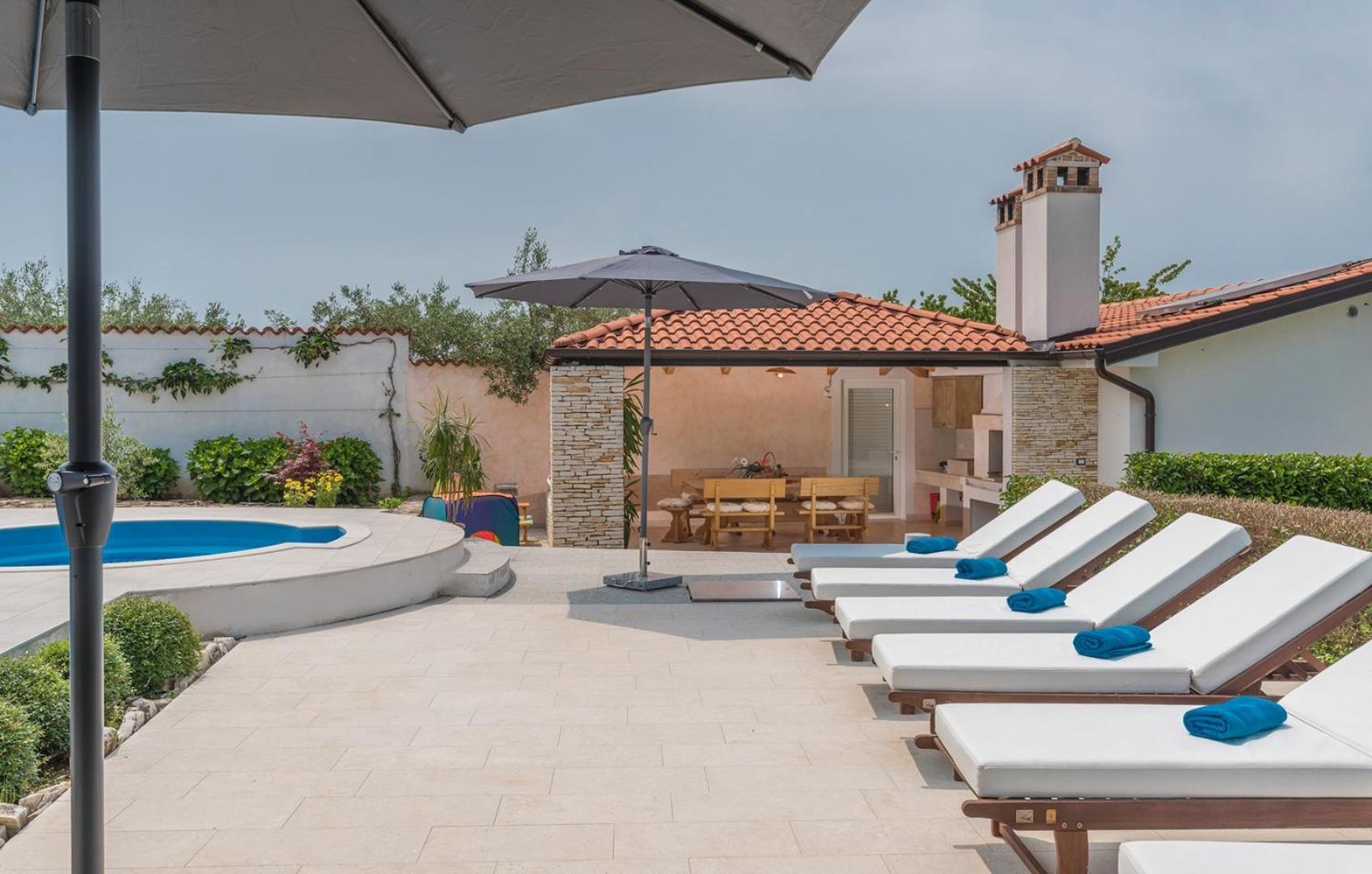Luxury Villa Lavanda with Pool and Sauna view 4