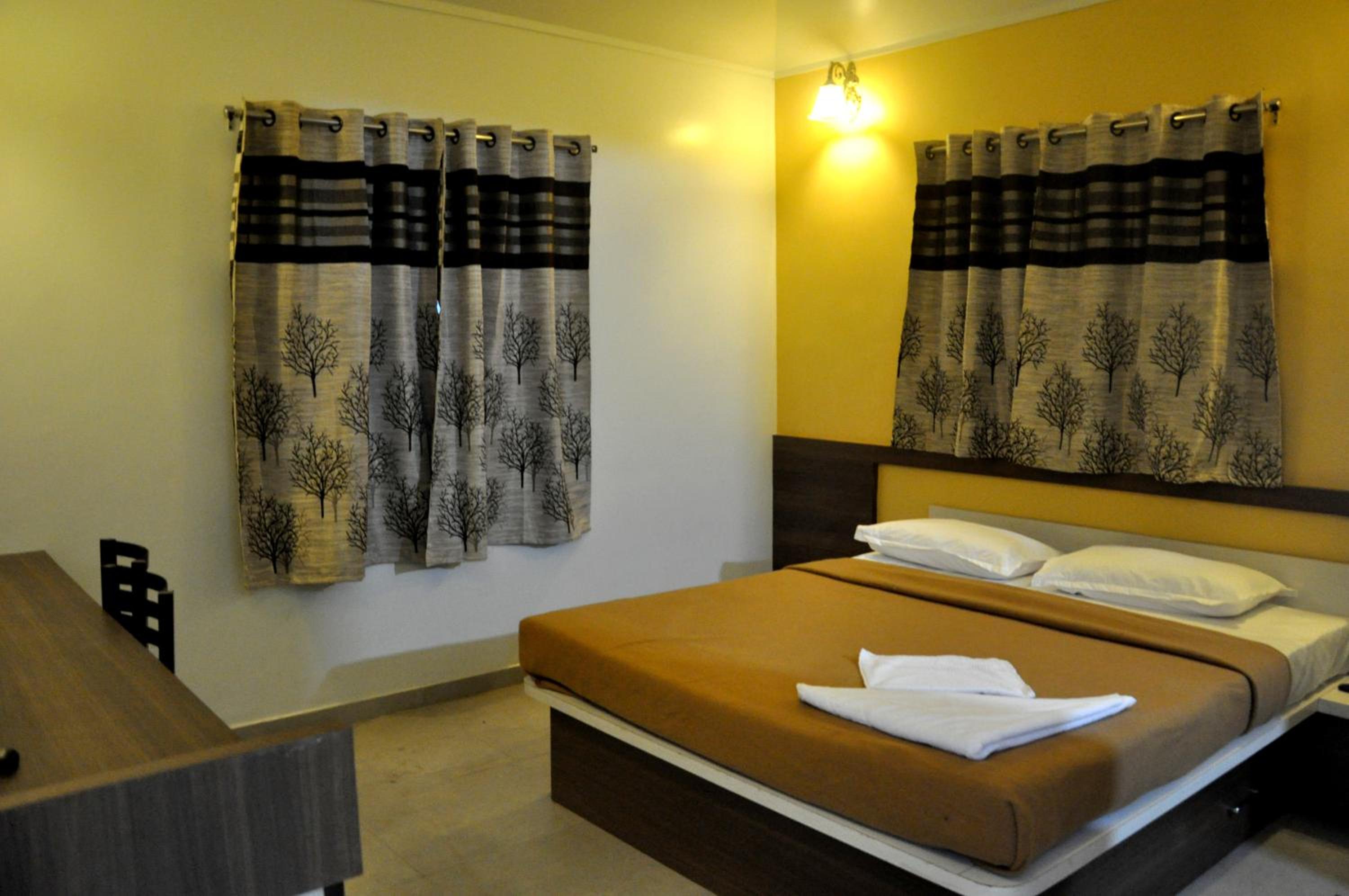 Rutu's Holidays Resort Panhala view 3