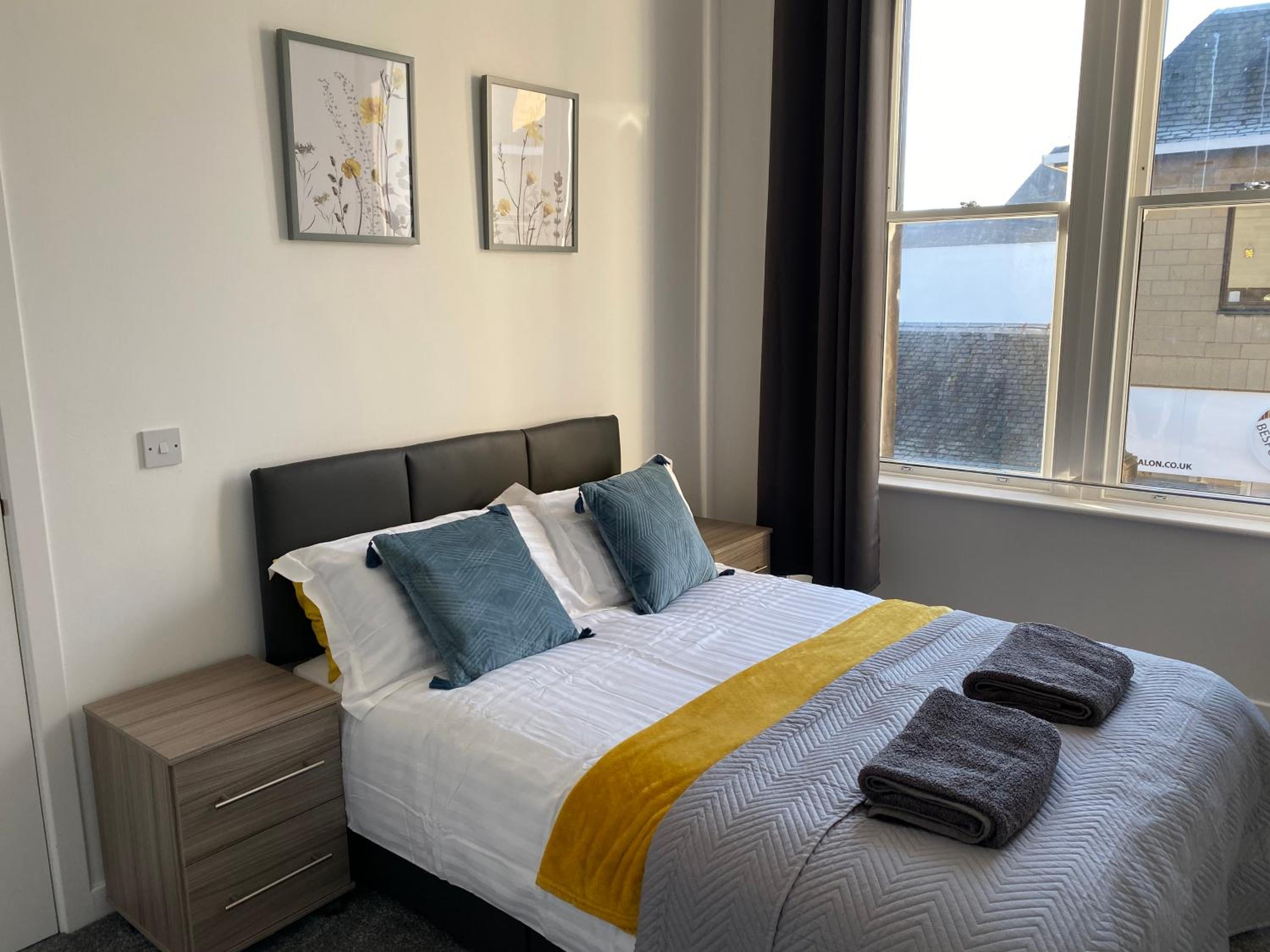 Dunfermline Vacations - Carvetii - Edward House B - 2 Dbl bed 1st floor flat - Property Image 1