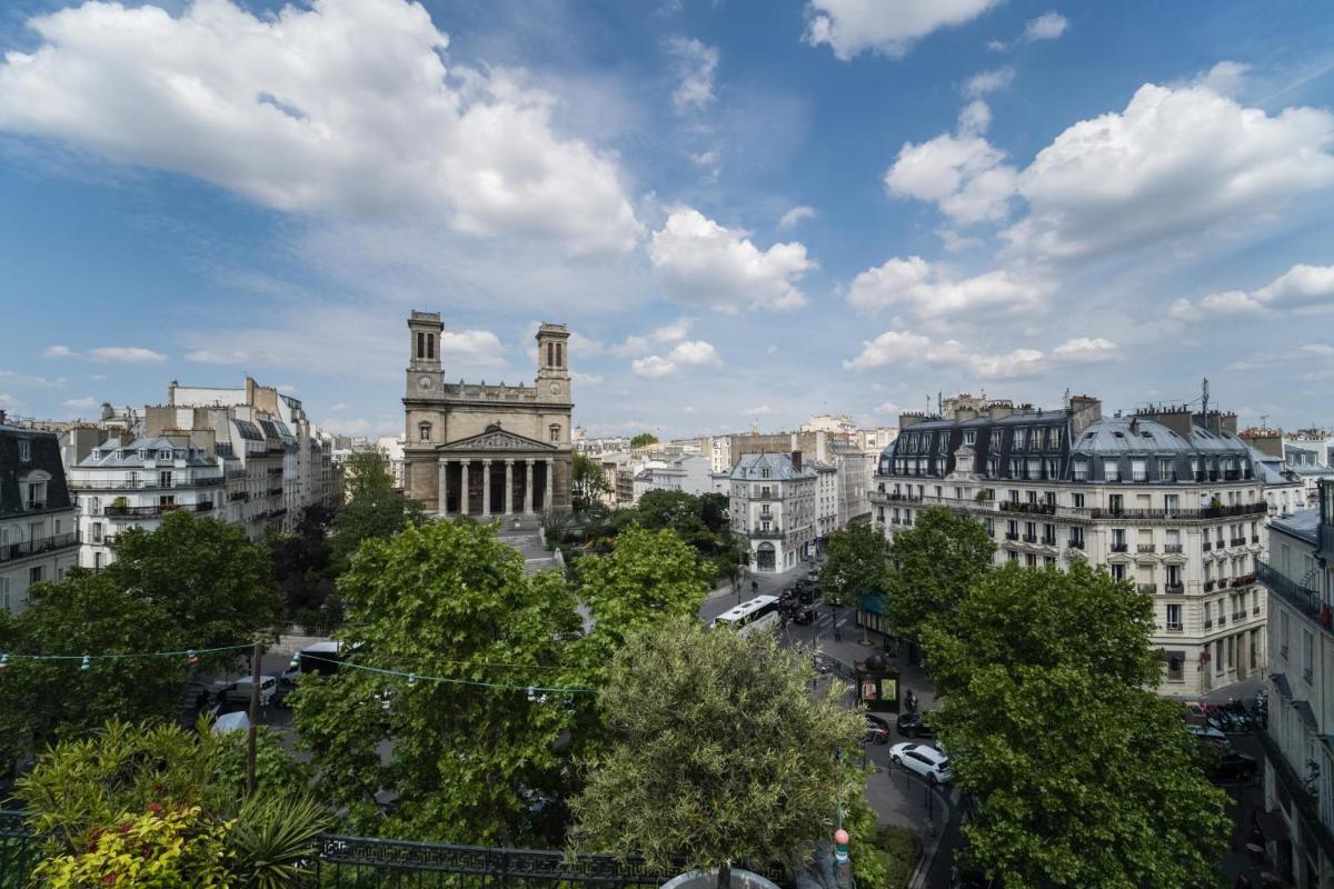 GuestReady - Superb Duplex Apt with Terrace near Passage Brady