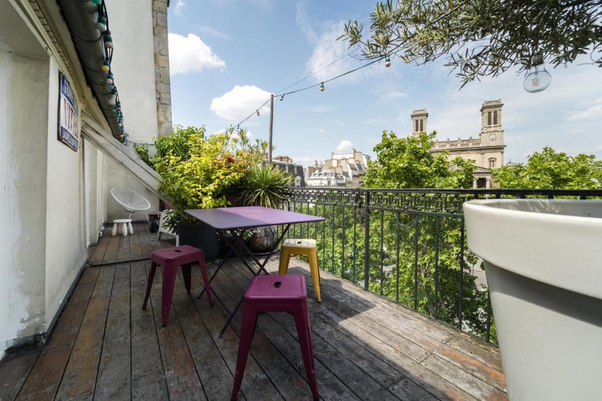 GuestReady - Superb Duplex Apt with Terrace near Passage Brady