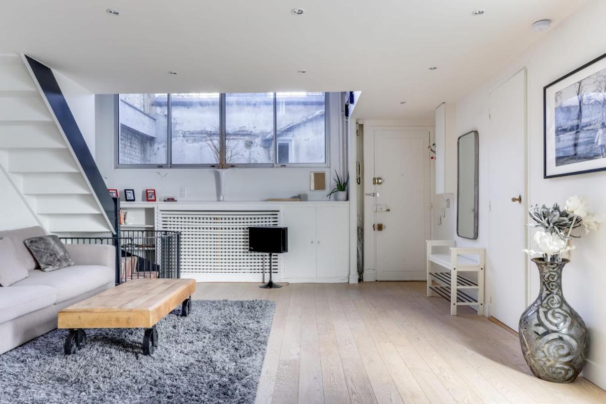 GuestReady - Eiffel Tower View Terrace Apartment