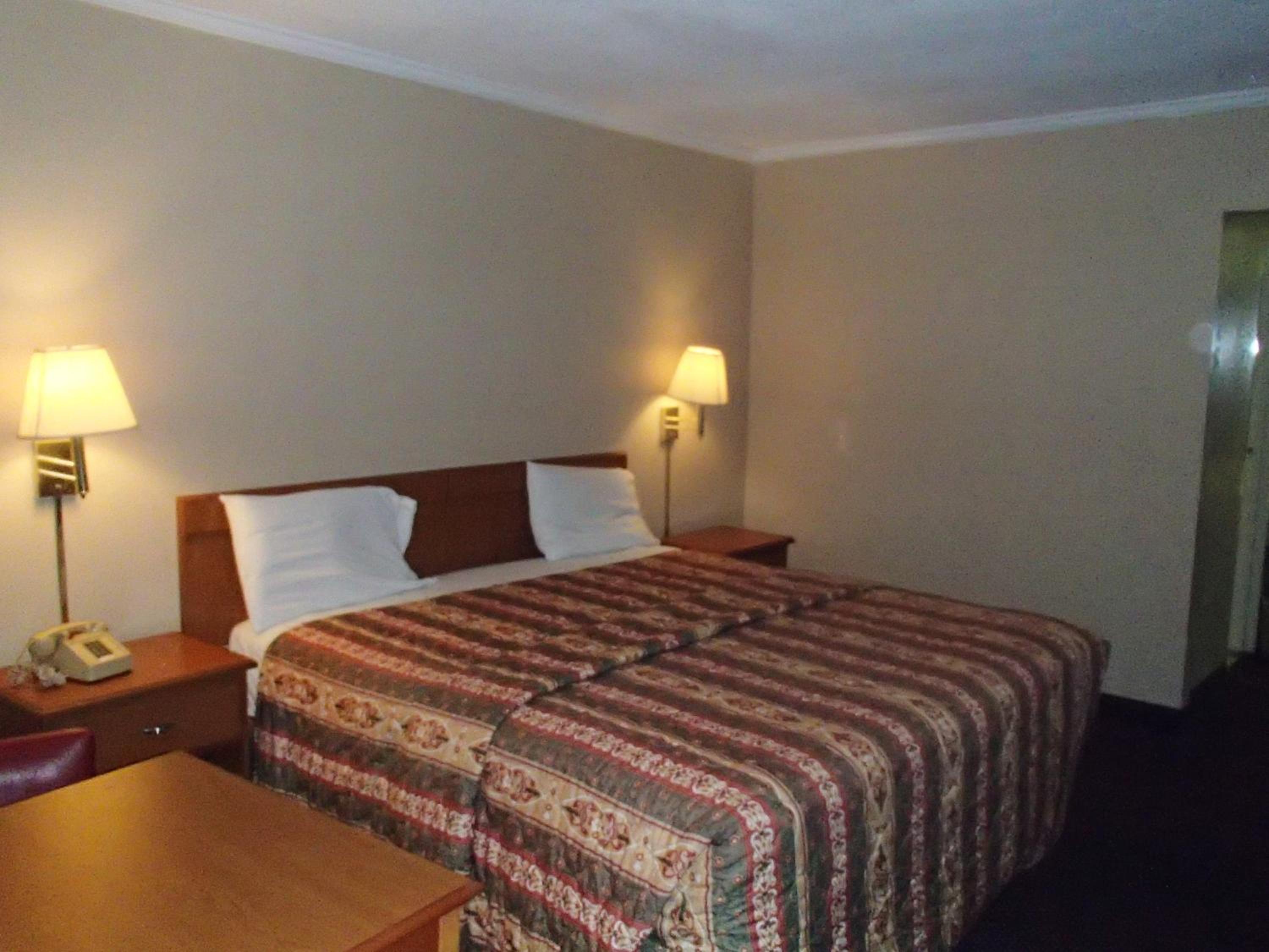 Kinder Vacations - Sunrise Inn Lake Charles - Property Image 3