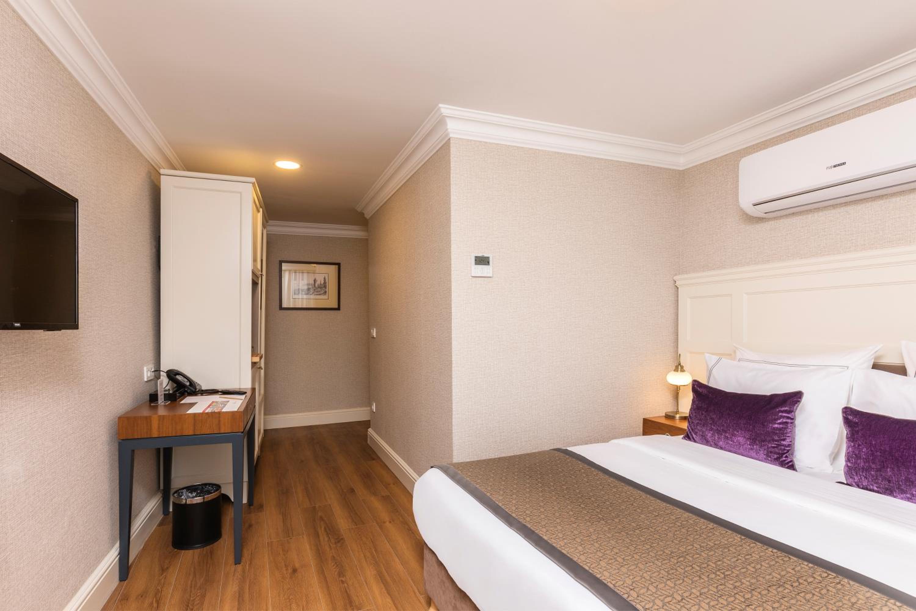 Meroddi La Porta Otel - Image 69