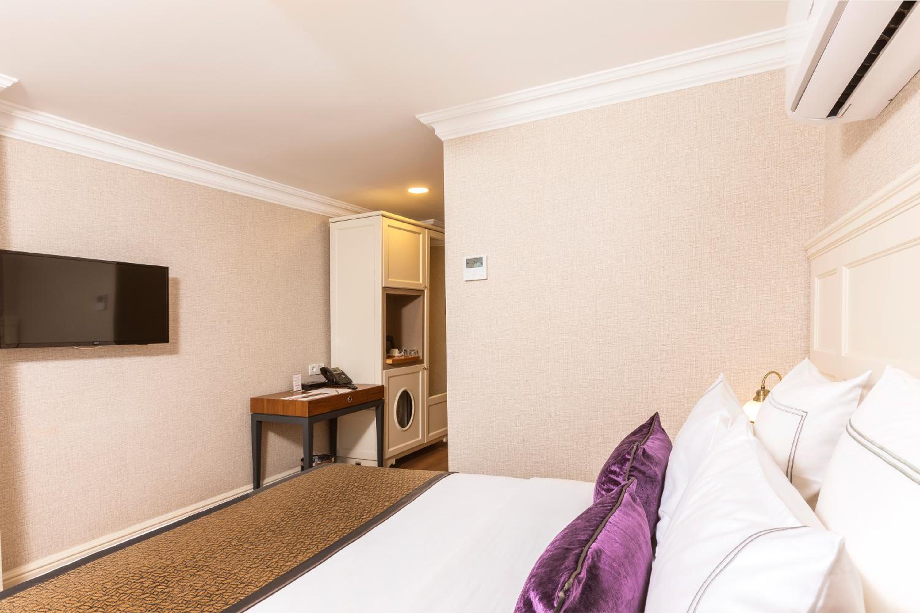 Meroddi La Porta Otel - Image 70