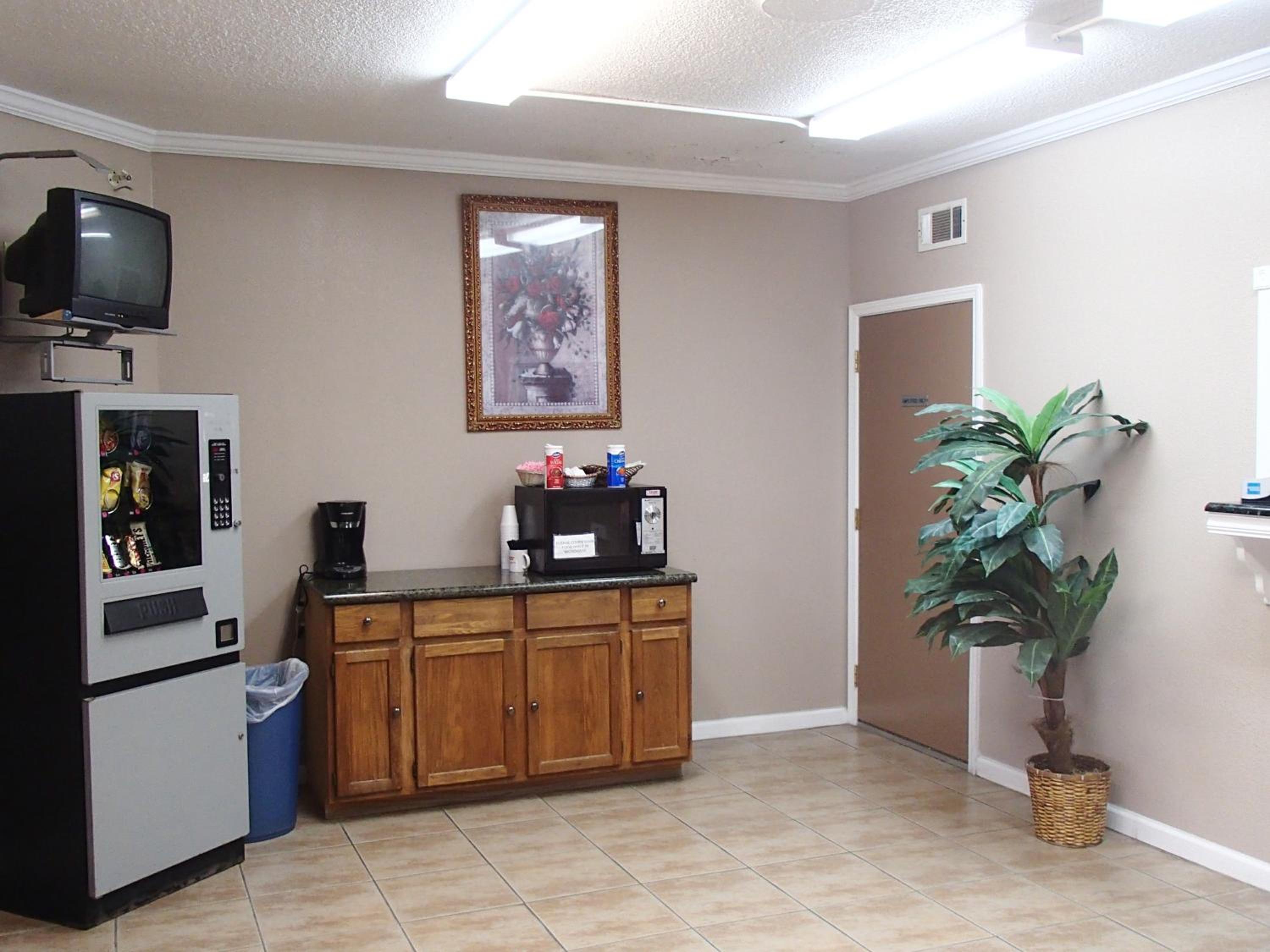 Lake Charles Vacations - Sunrise Inn Lake Charles - Property Image 4