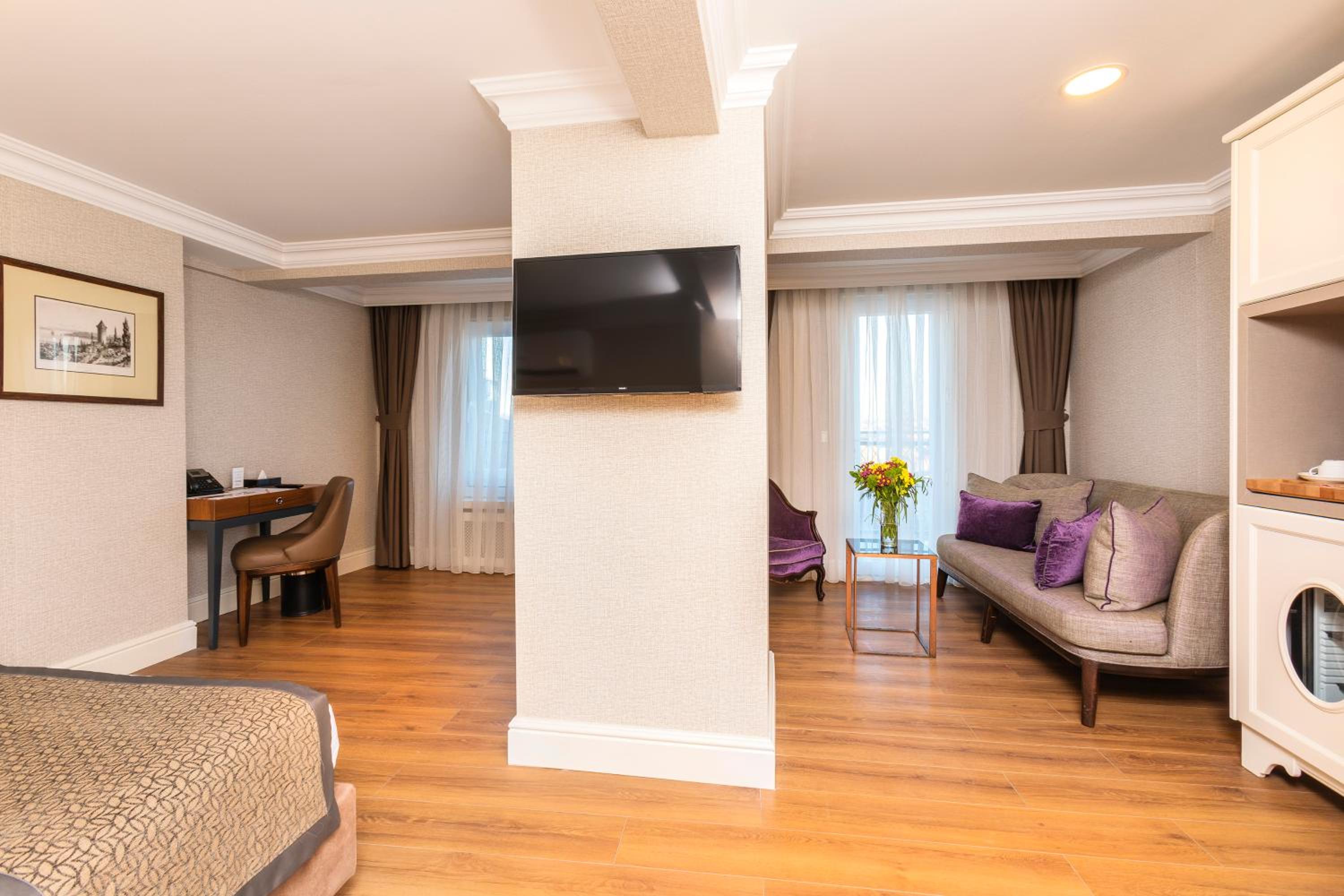 Meroddi La Porta Otel - Image 68