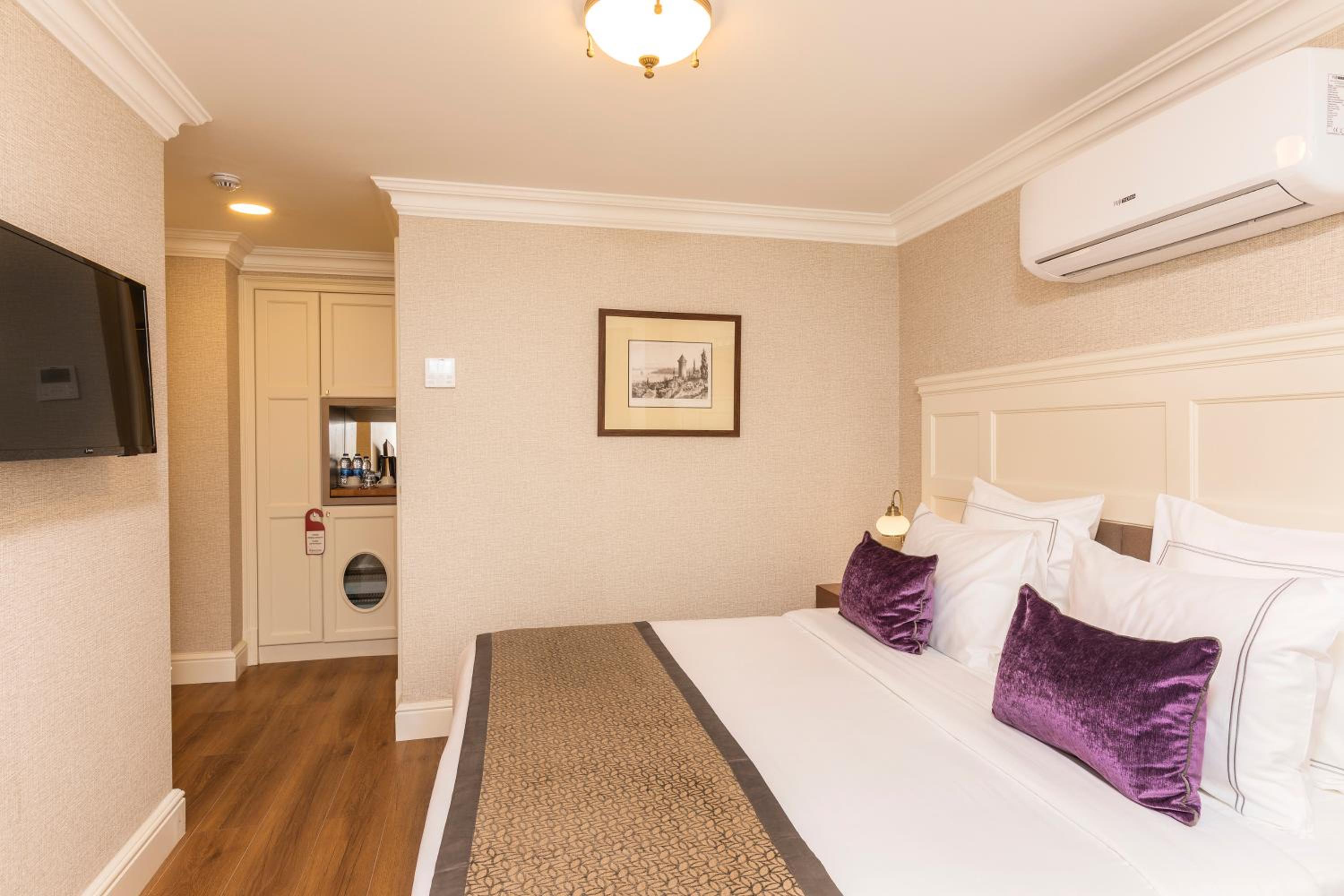 Meroddi La Porta Otel - Image 62