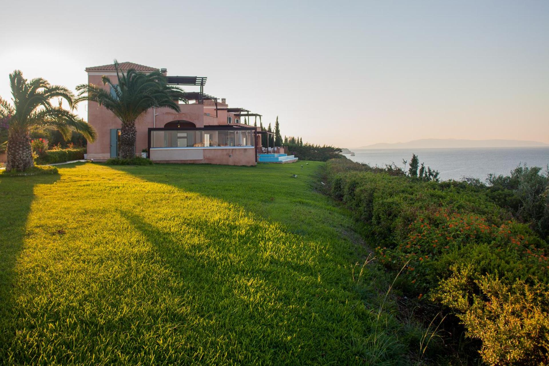 Absolute Villa by Stylish Stays