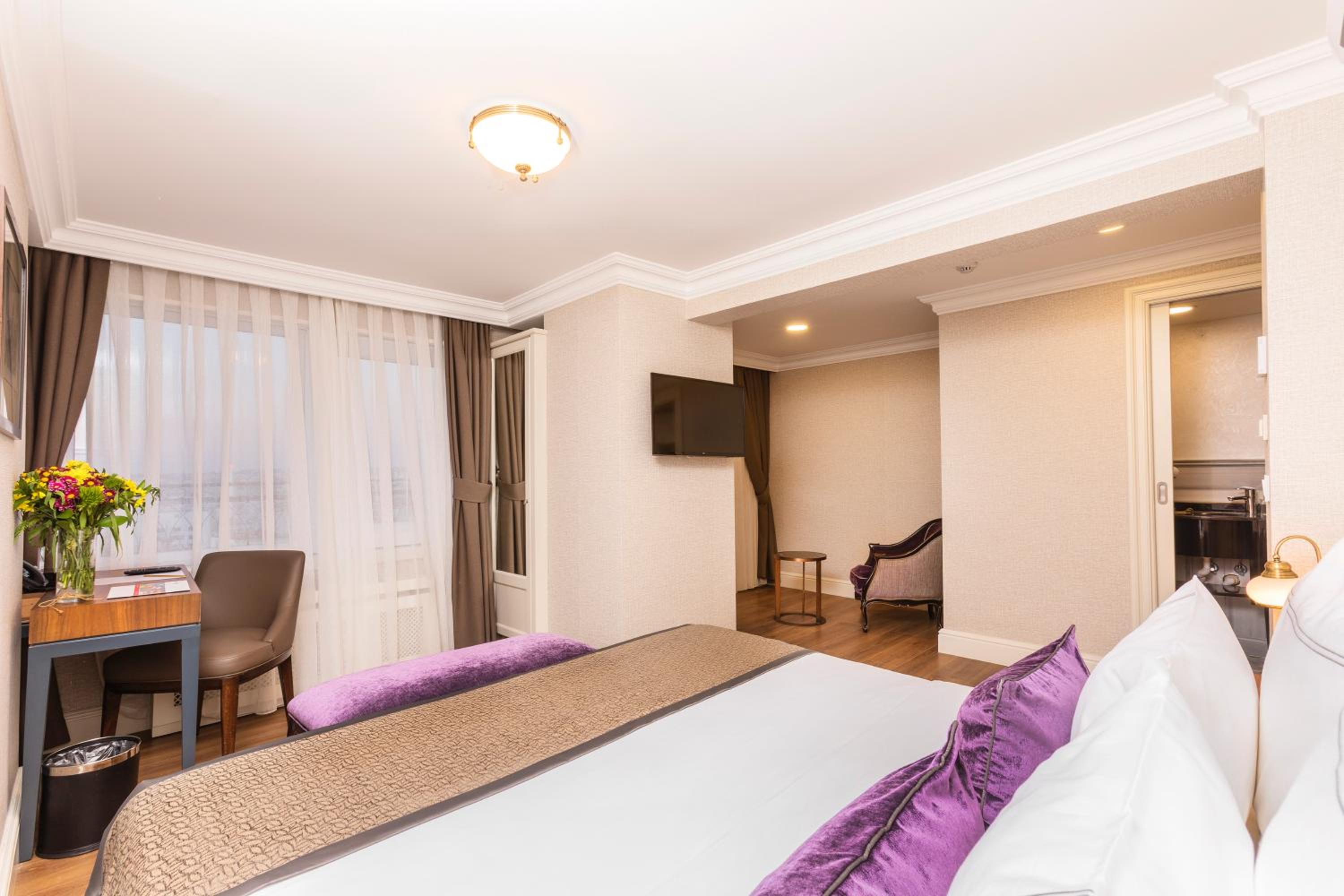 Meroddi La Porta Otel - Image 29