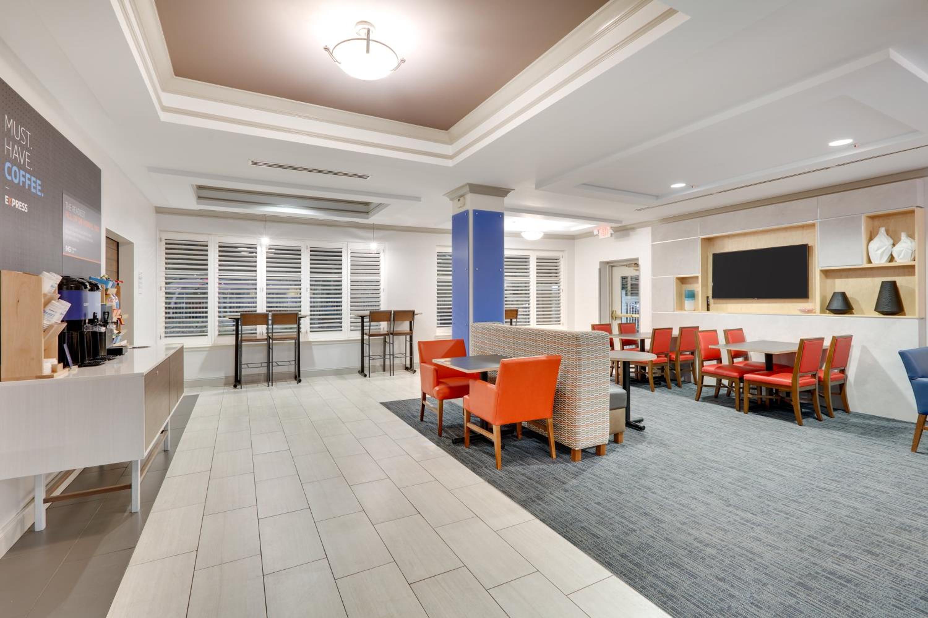Dublin Vacations - Holiday Inn Express Hotel  Suites Dublin, an IHG Hotel - Property Image 7