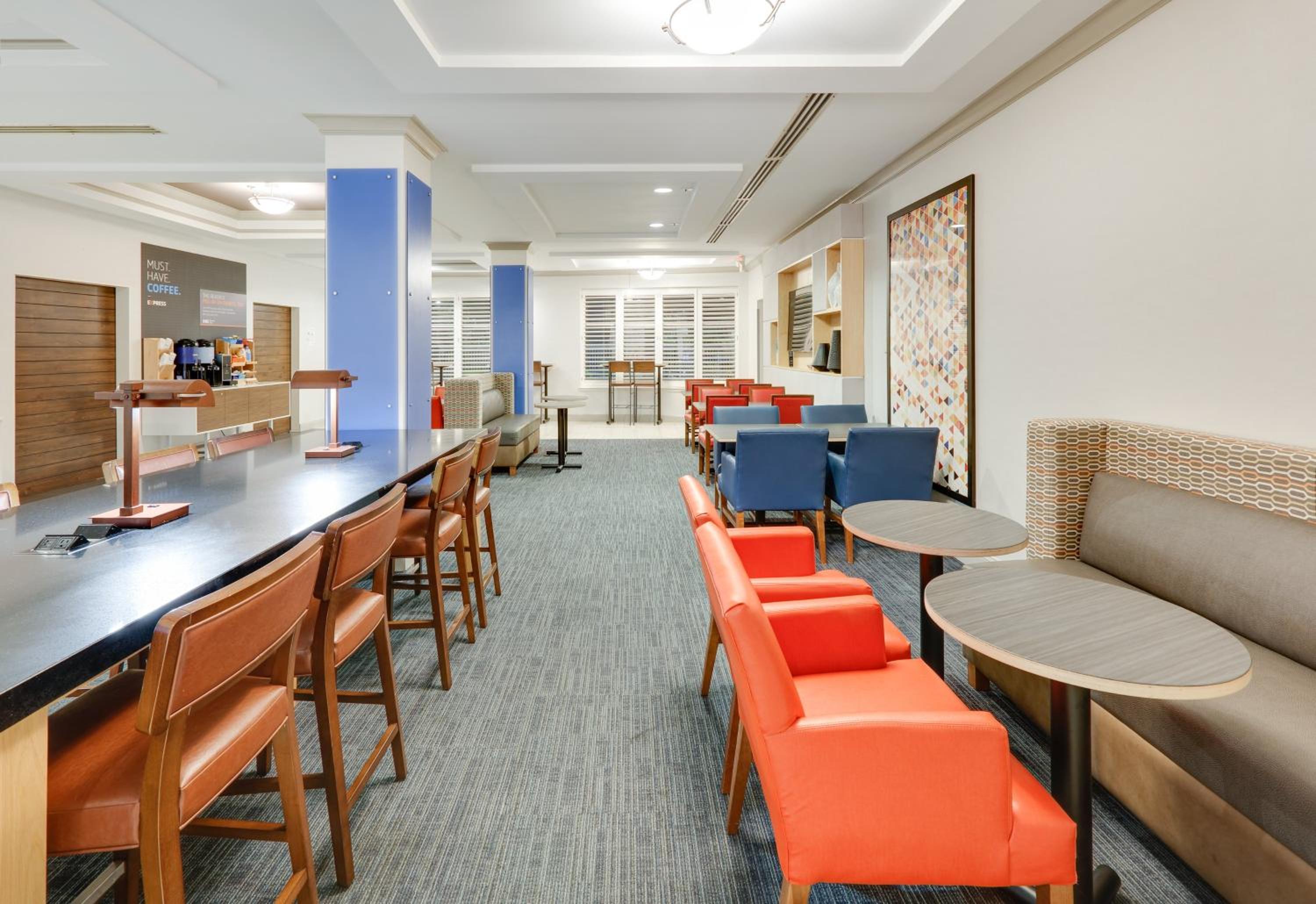 Dublin Vacations - Holiday Inn Express Hotel  Suites Dublin, an IHG Hotel - Property Image 8