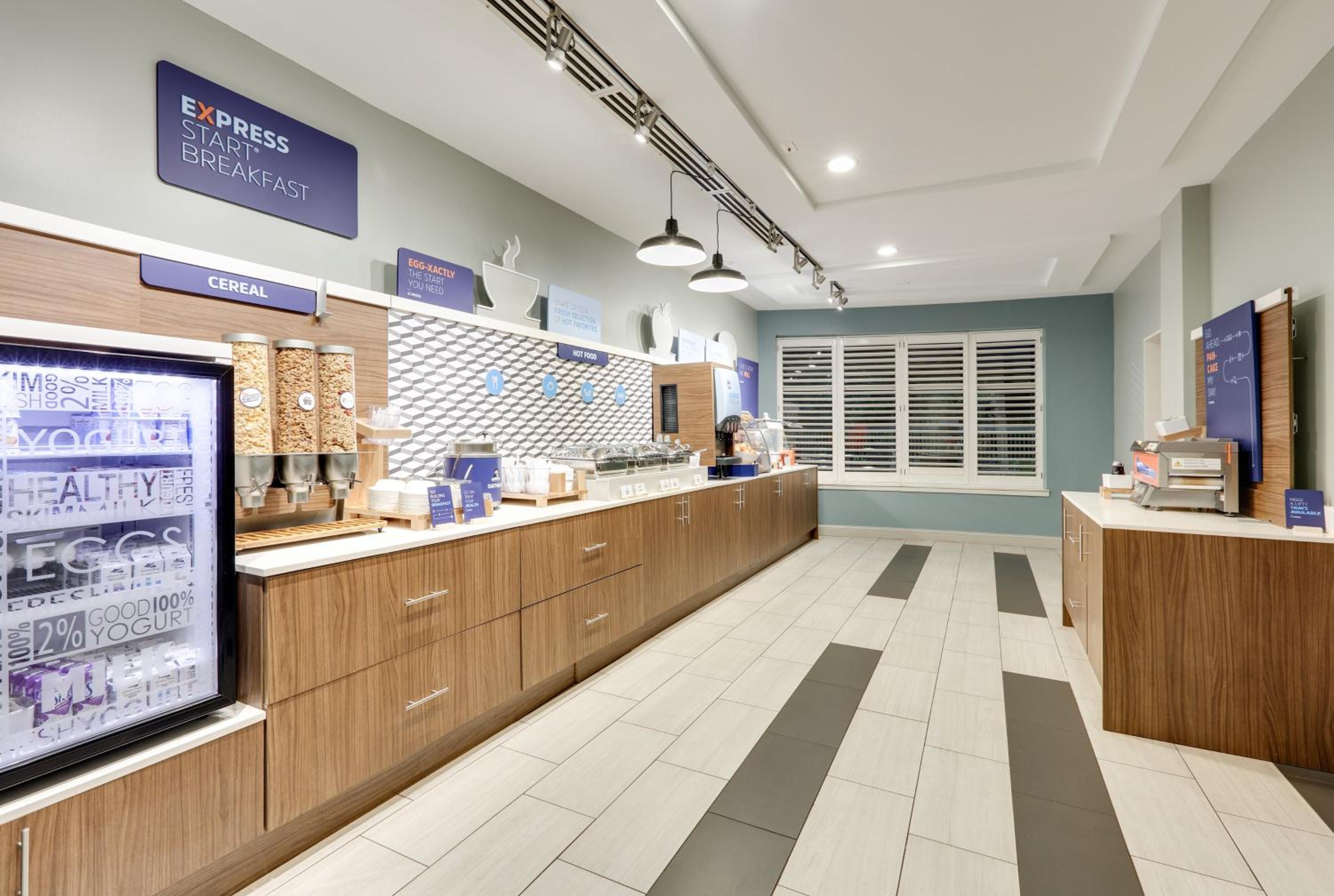 Dublin Vacations - Holiday Inn Express Hotel  Suites Dublin, an IHG Hotel - Property Image 4