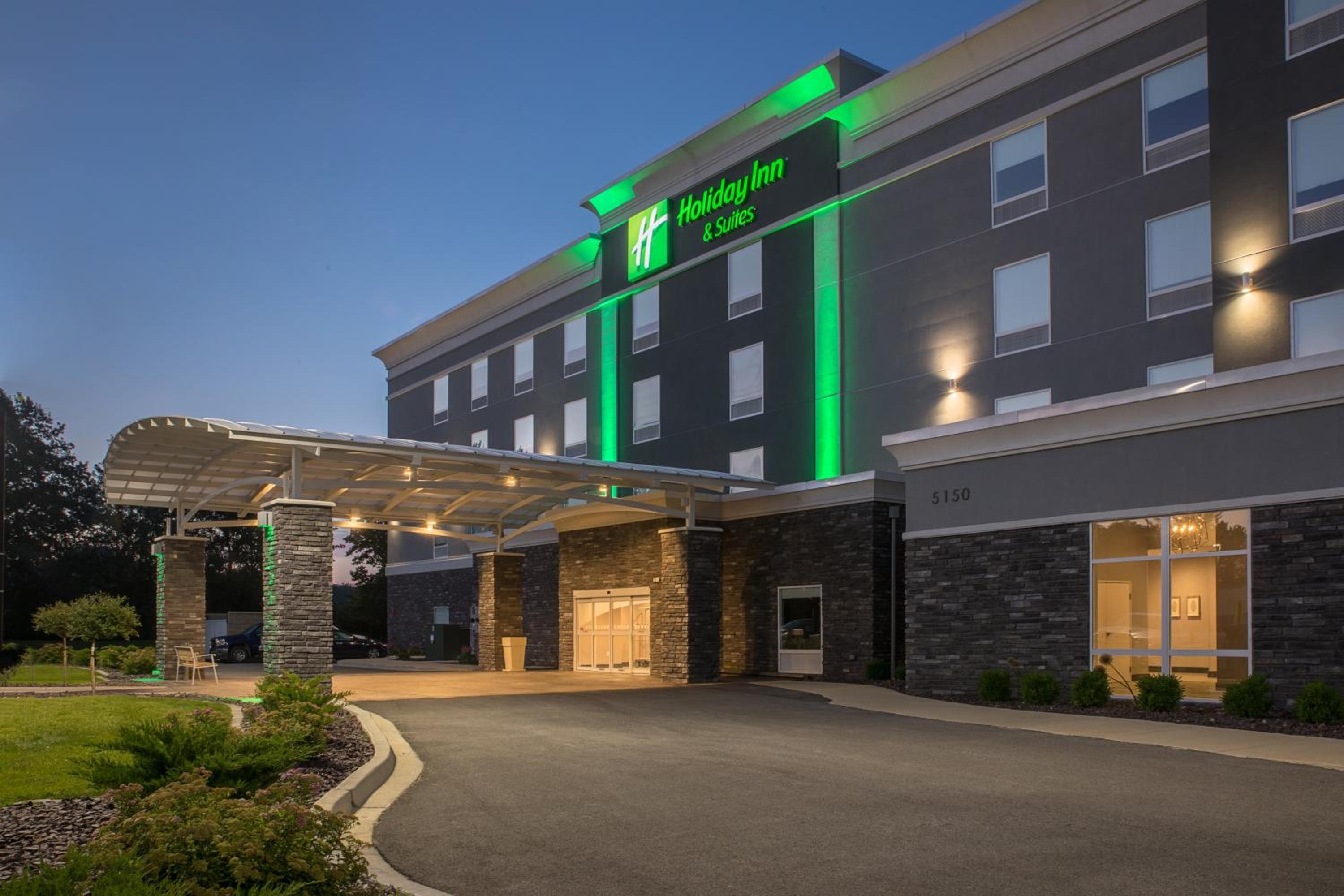 Forsyth Vacations - Holiday Inn  Suites Decatur-Forsyth, an IHG Hotel - Property Image 1