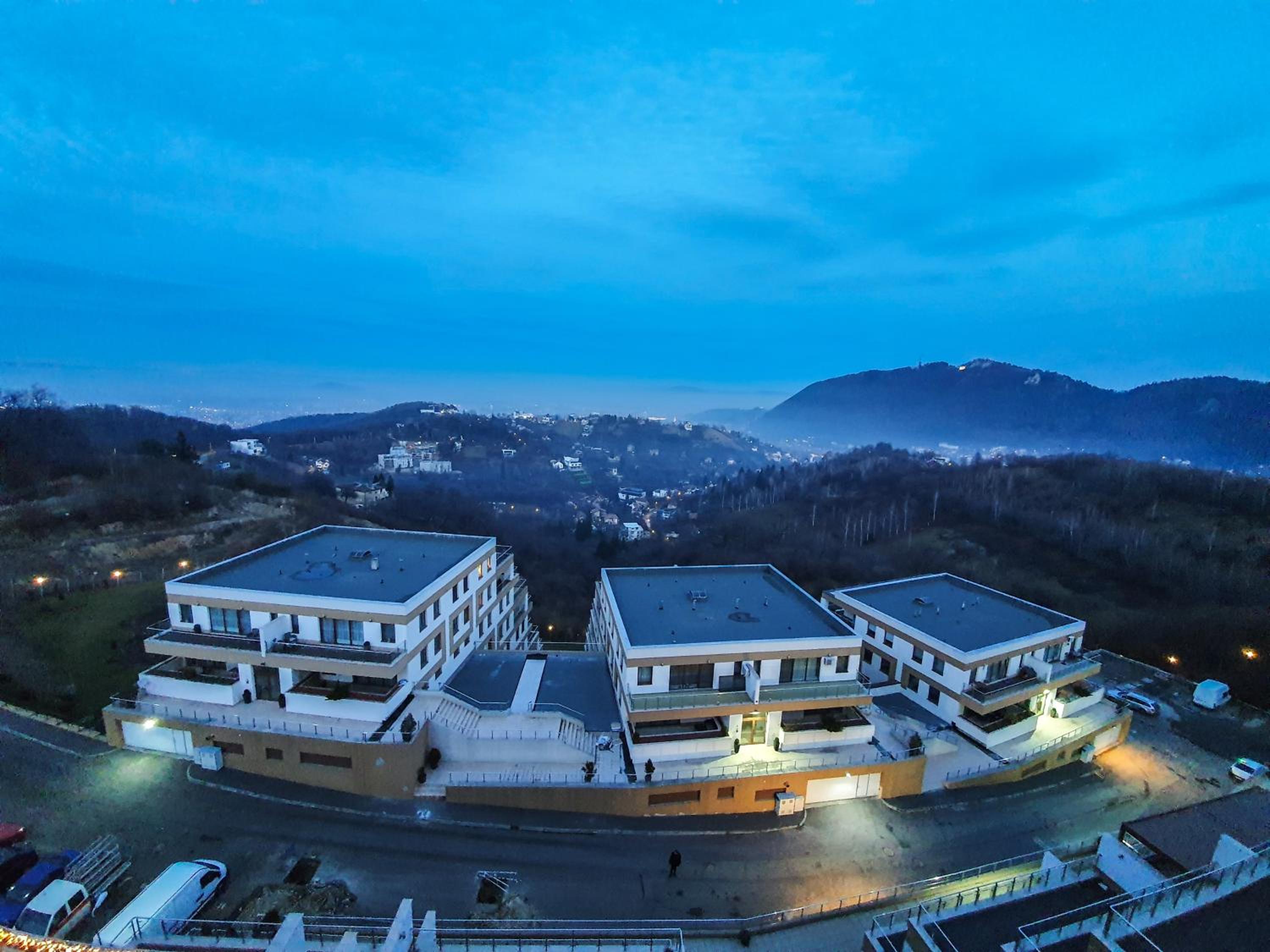 Hotel Seasons-top Of The City