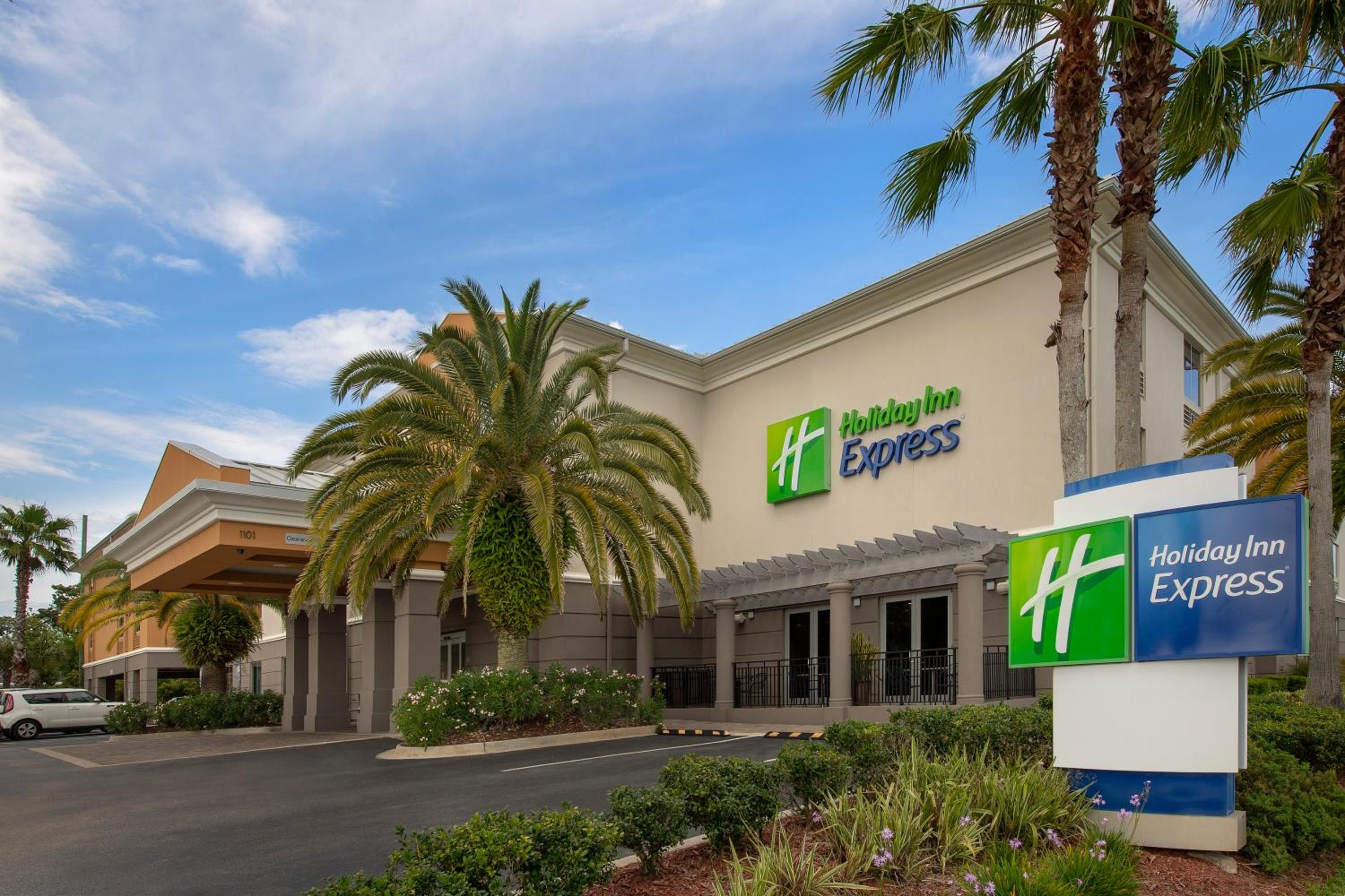 Jacksonville Vacations - Holiday Inn Express Jacksonville Beach, an IHG Hotel - Property Image 1