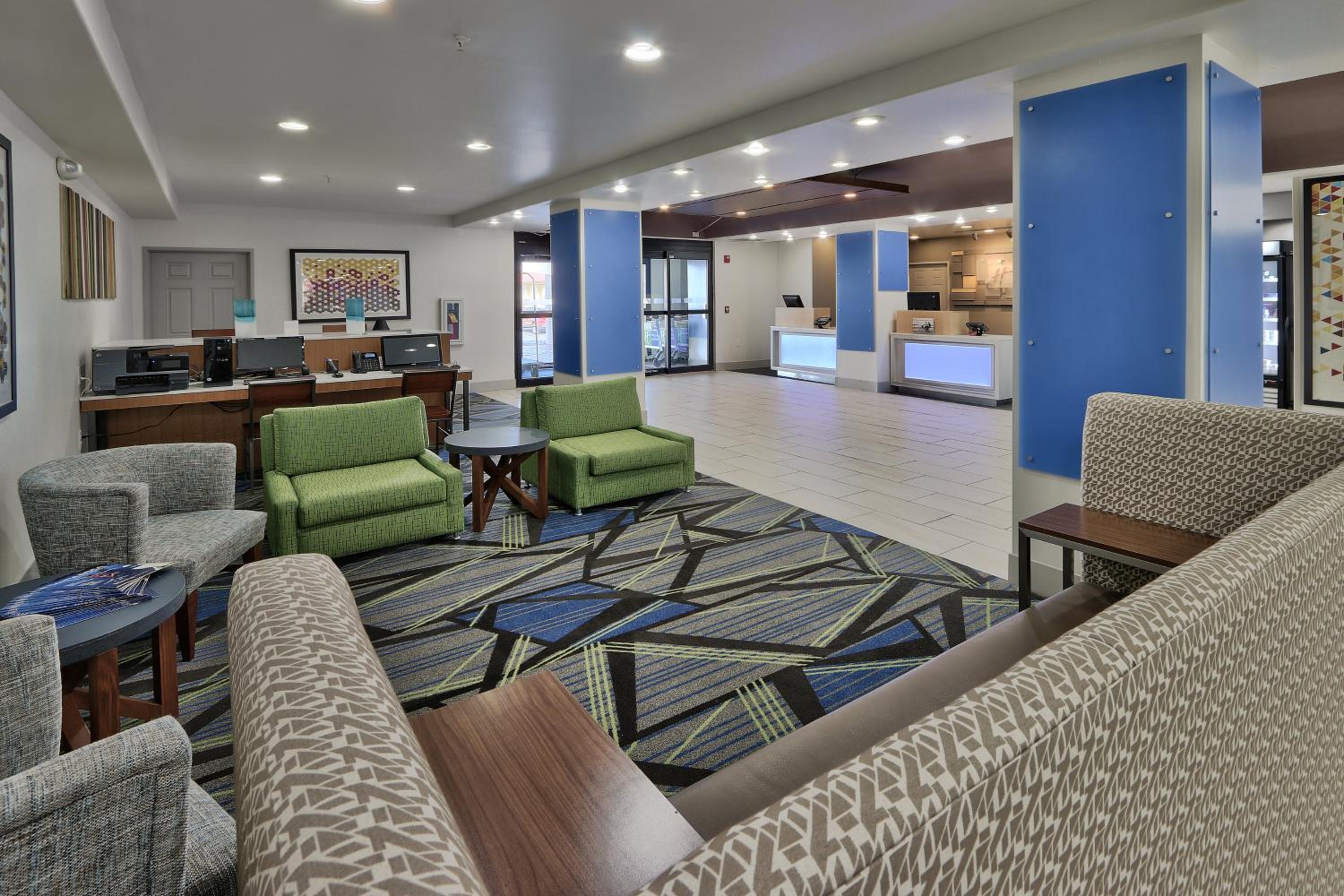 Destin Vacations - Holiday Inn Express Santa Rosa, an IHG Hotel - Property Image 5