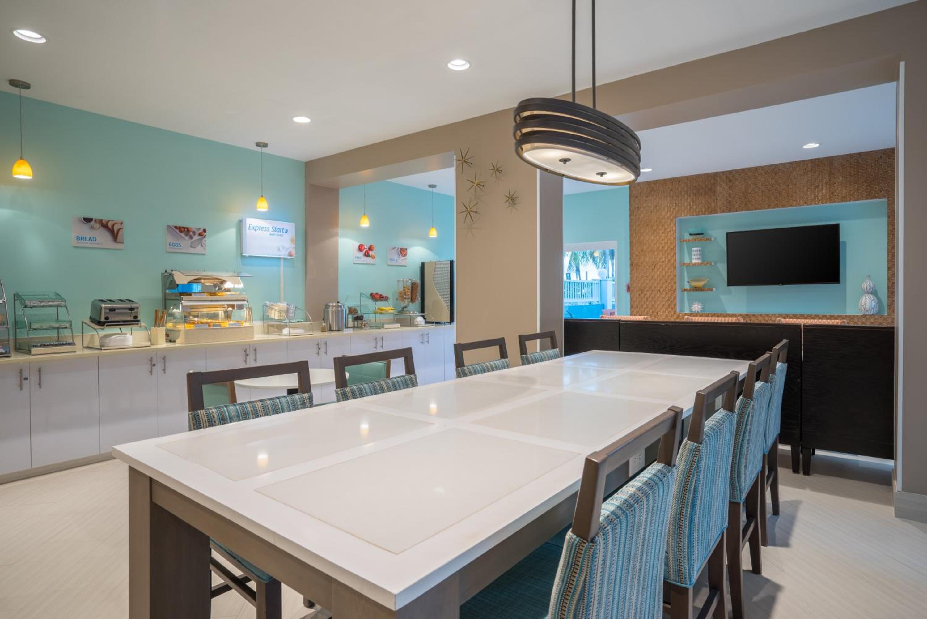 Nassau - Paradise Island Vacations - Holiday Inn Express  Suites Nassau, an IHG Hotel - Property Image 3