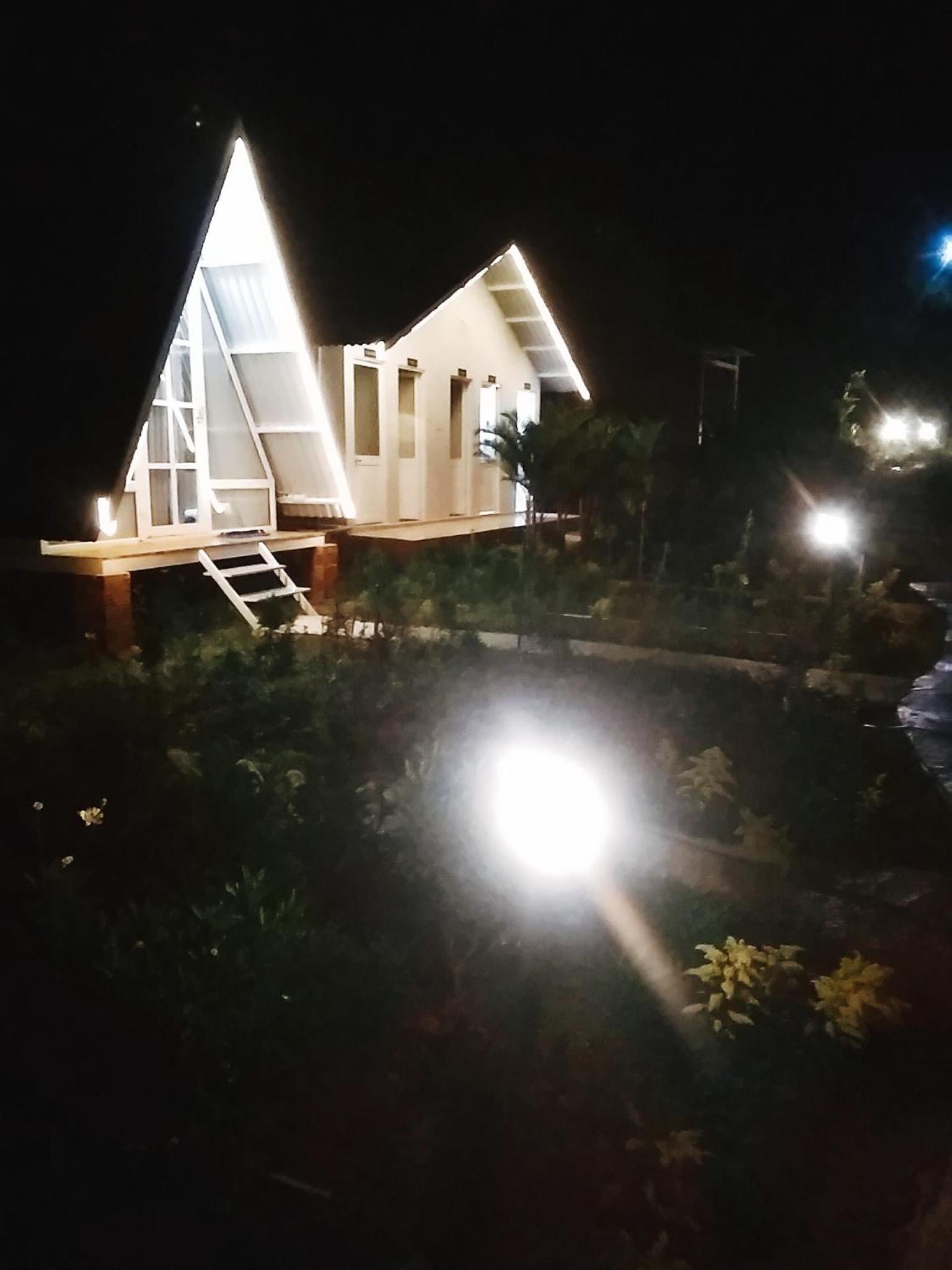 Tuyết Hoa Hòn Bồ Homestay