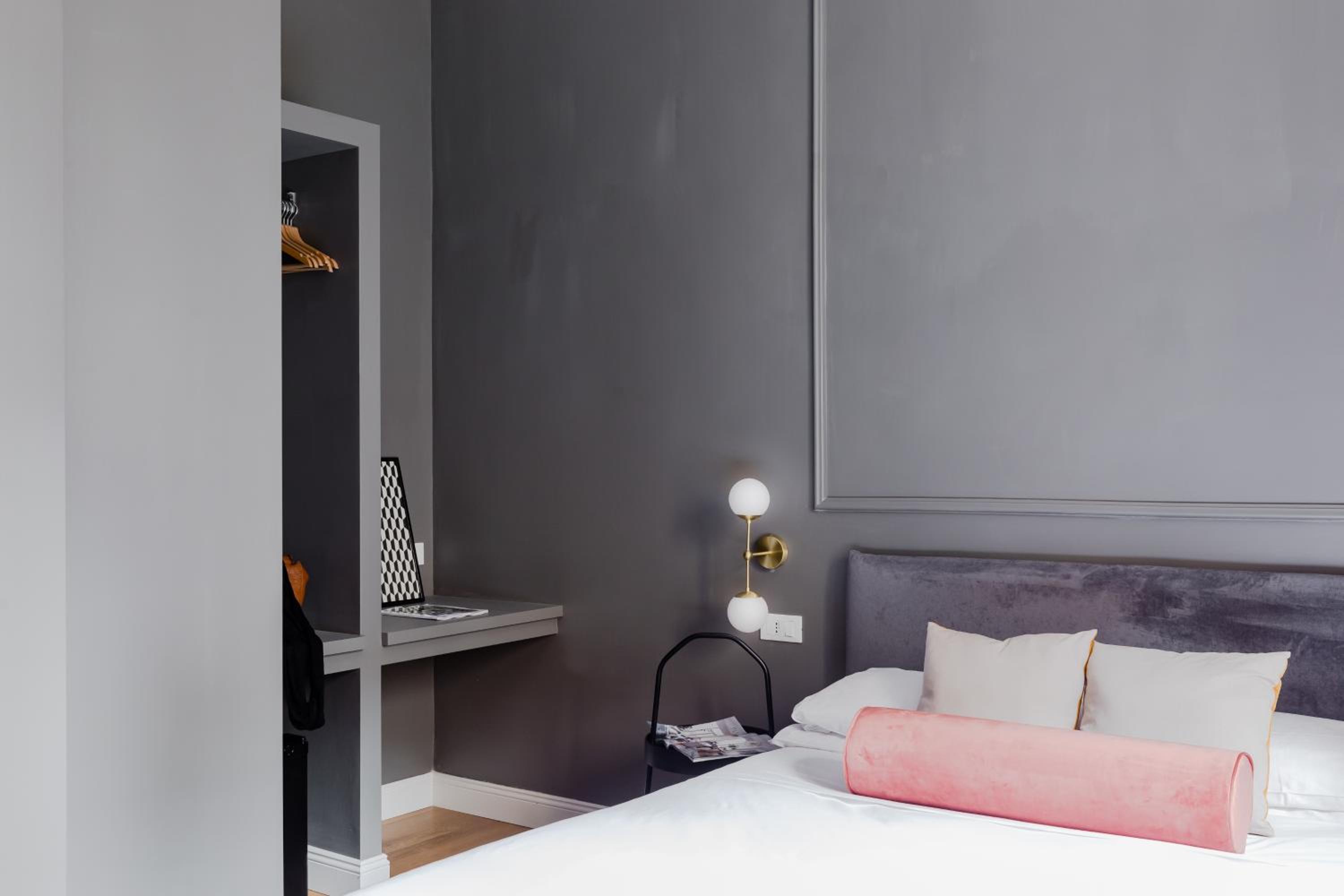 Suites by Chloe en Rome — hotel room