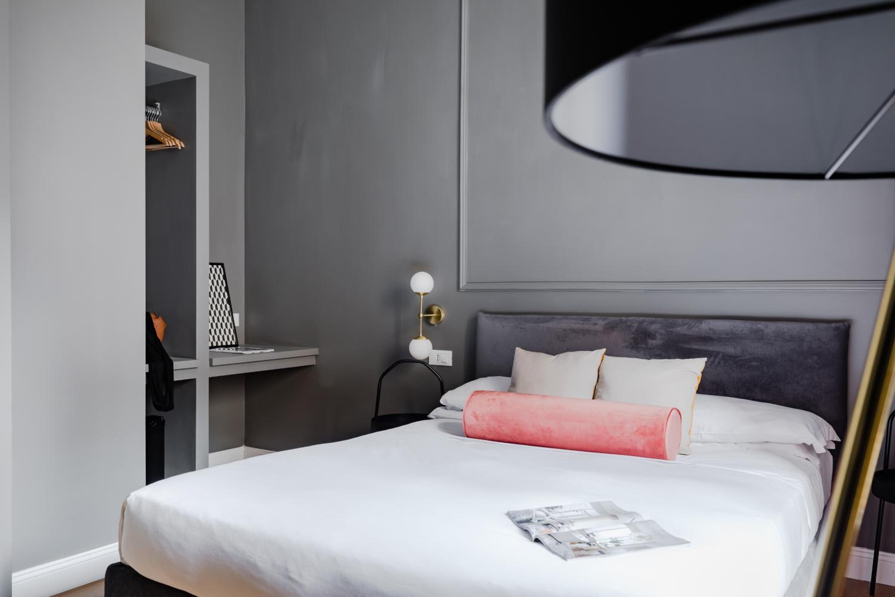 Suites by Chloe en Rome — hotel room