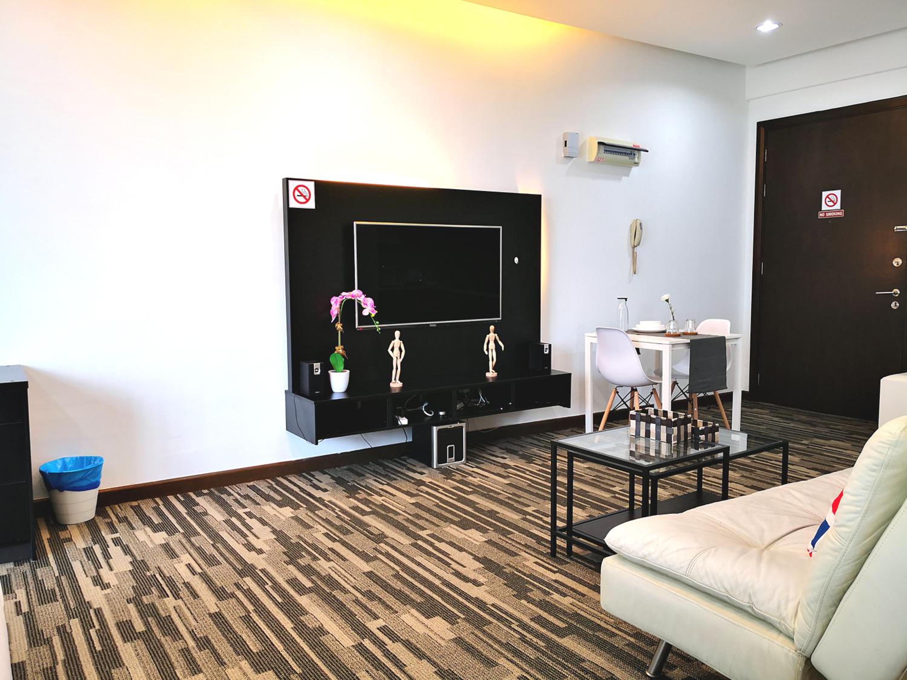 KLCC Inifinity Pool - The Regalia Residences & Suites by KL minsu