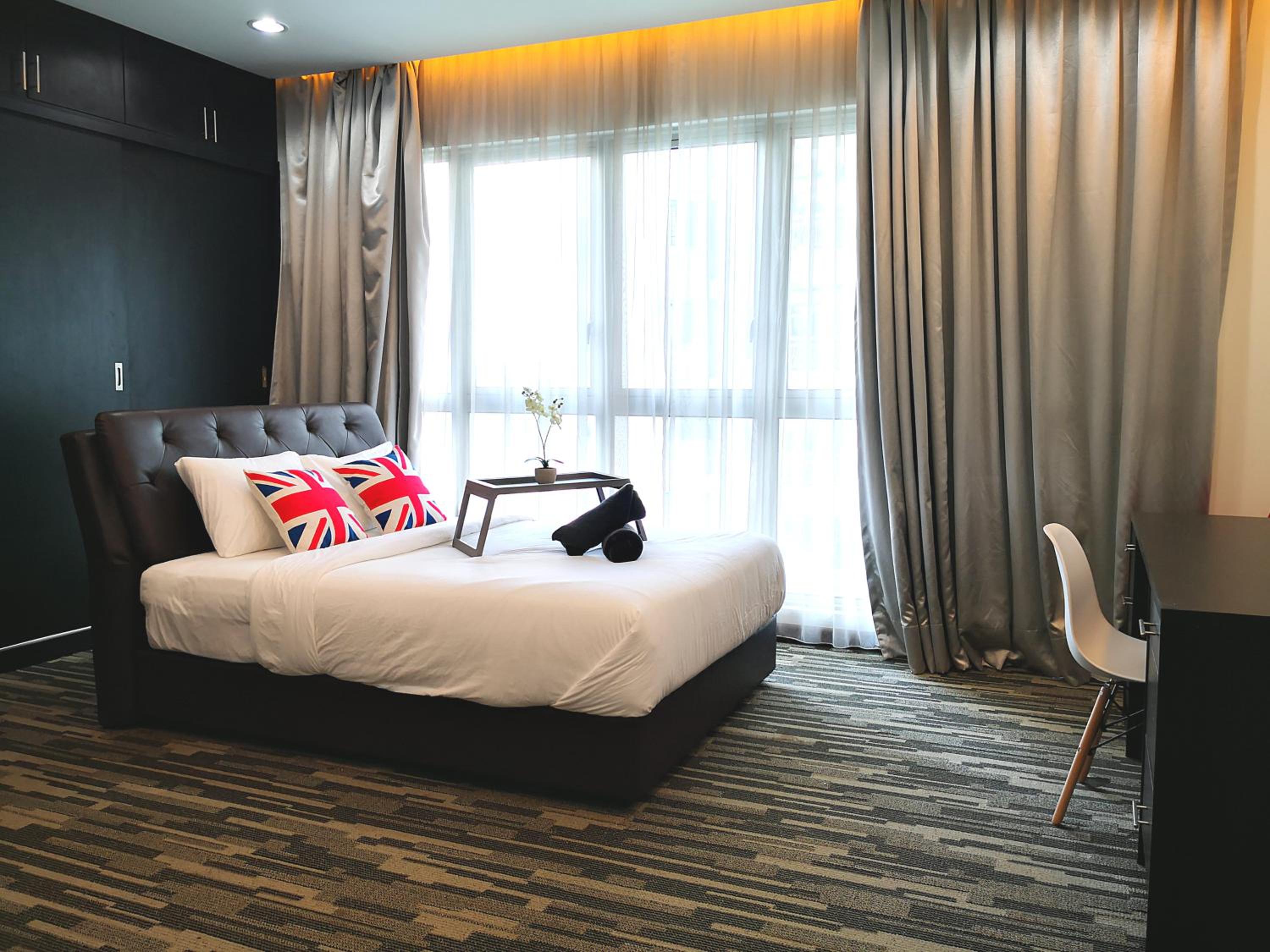 KLCC Inifinity Pool - The Regalia Residences & Suites by KL minsu