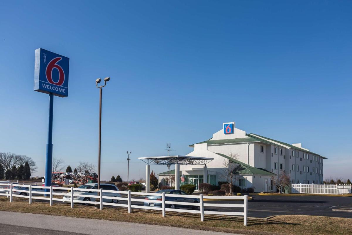 Motel 6 Dale, Indiana Near Holiday World and Splashing safari#Central Time #I64 Highway