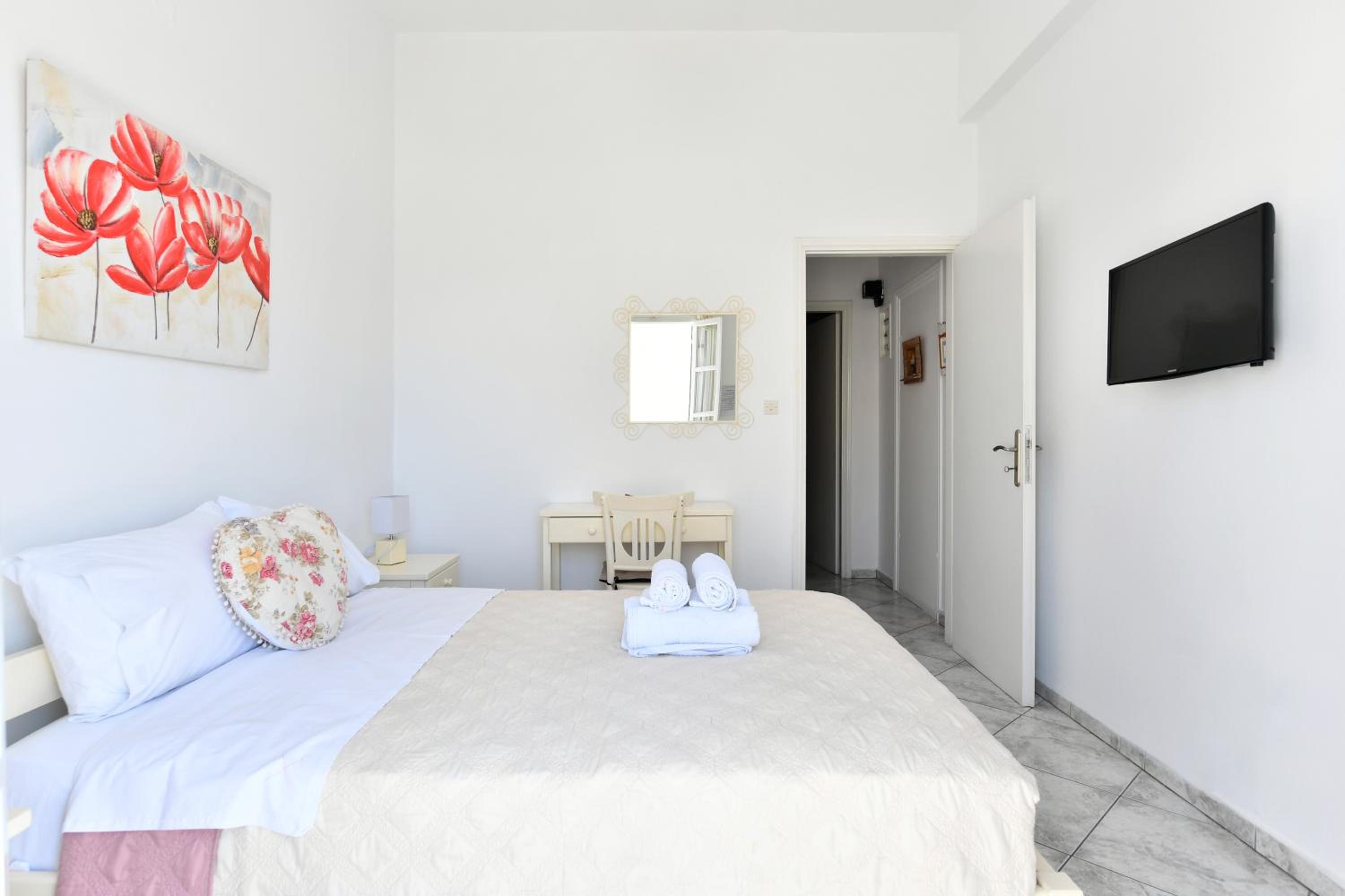White Rooms Paros photo 2