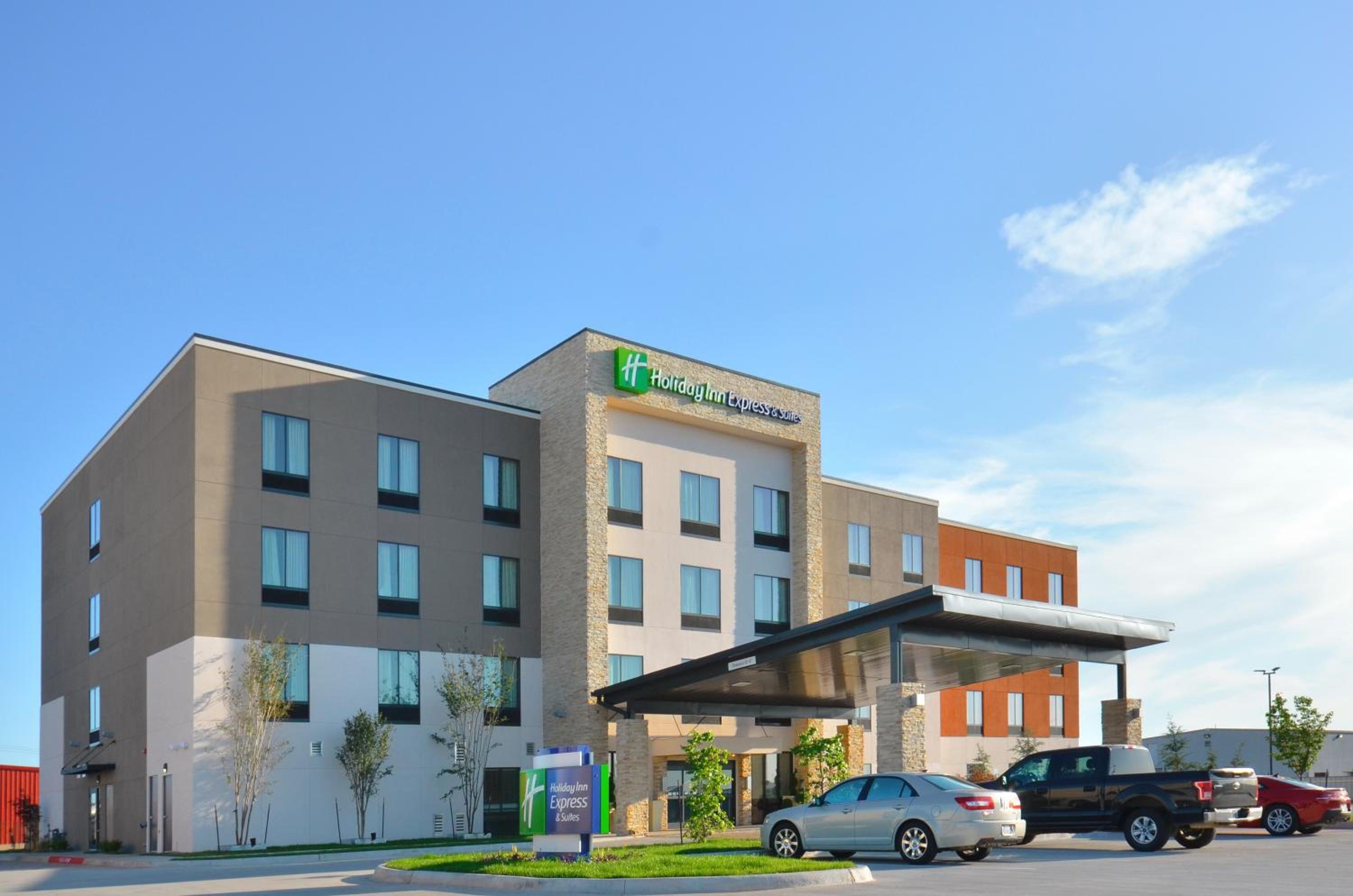 Hotel Holiday Inn Express & Suites Oklahoma City Mid - Arpt Area, an IHG Hotel - Image 1